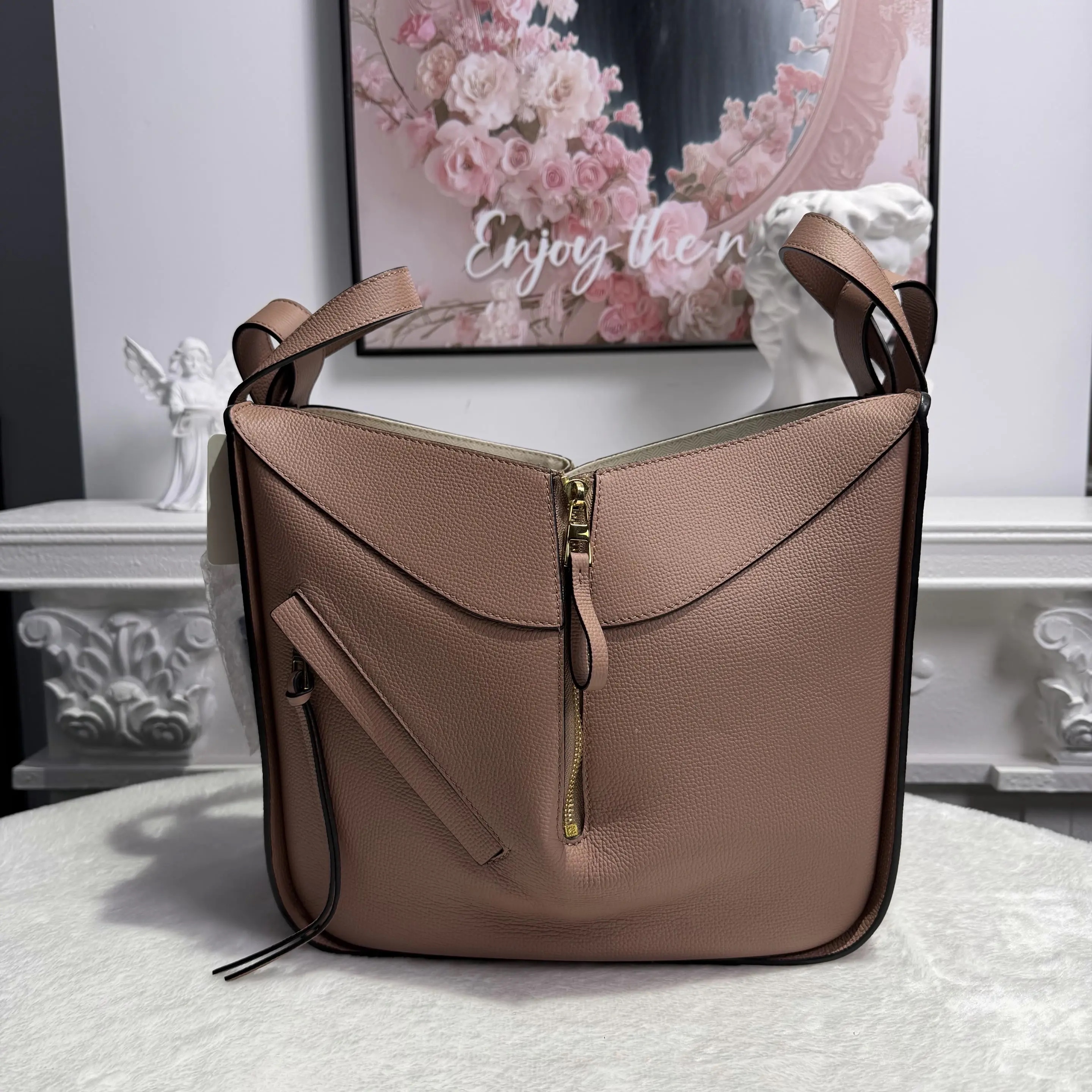 [#619]Pre owned Loewe Hammock Small BJ110&04060