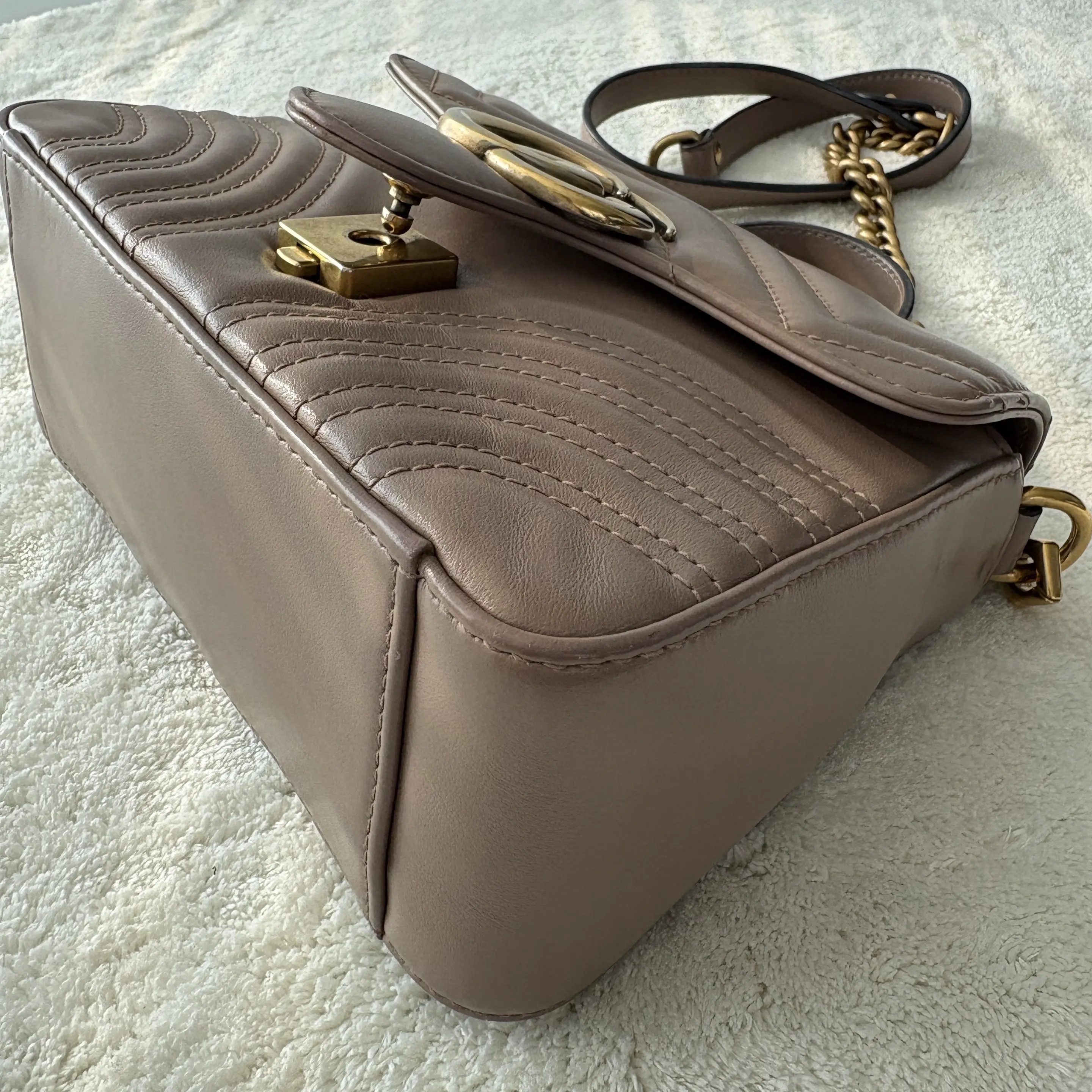 [#677]Pre owned Gucci Marmont 22 Top handle Calfskin Small Golden hardware BJ1101804048