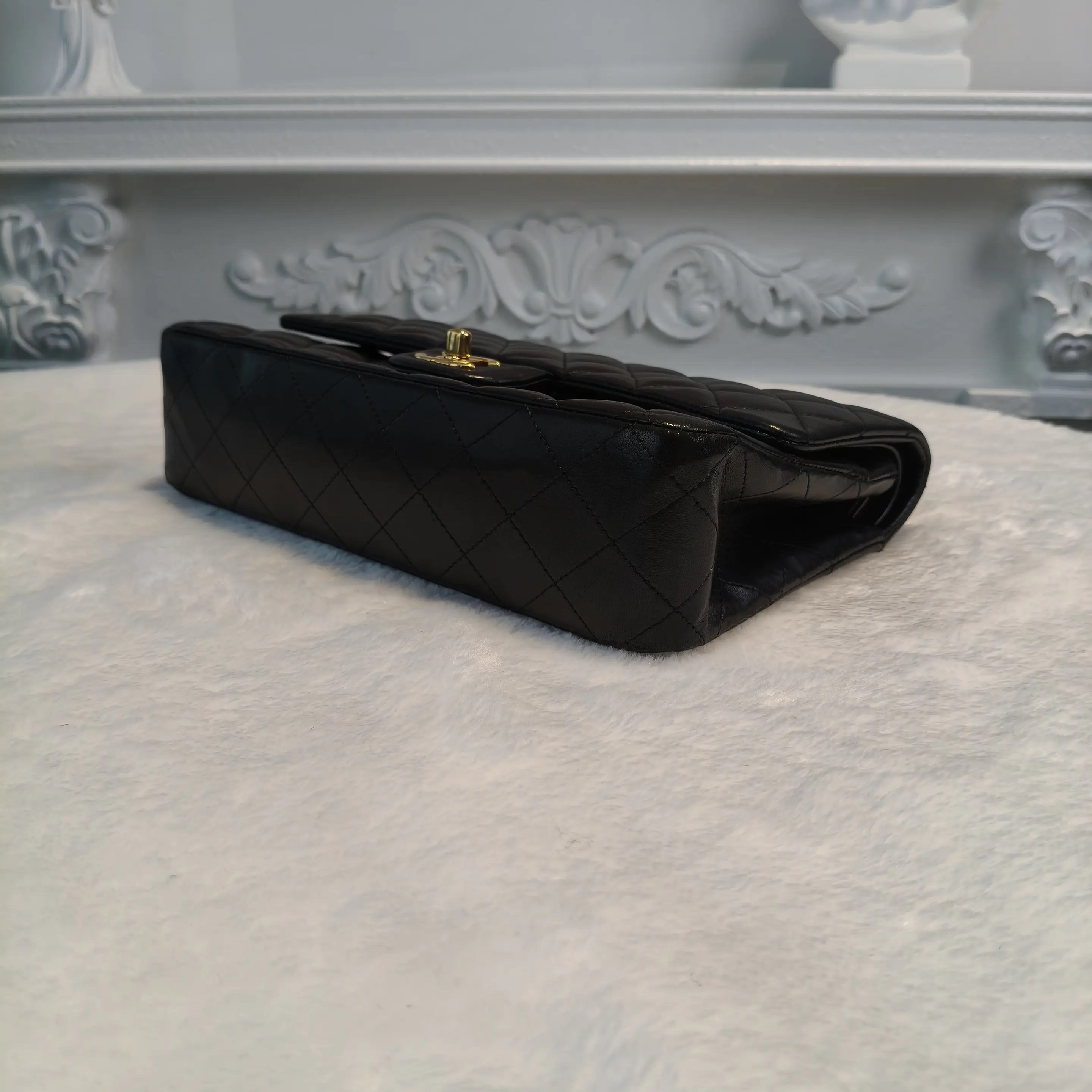 [#704]Pre owned Chanel Classic Flap Lamb skin Medium Golden Hardware Crossbody BJ 110&050255