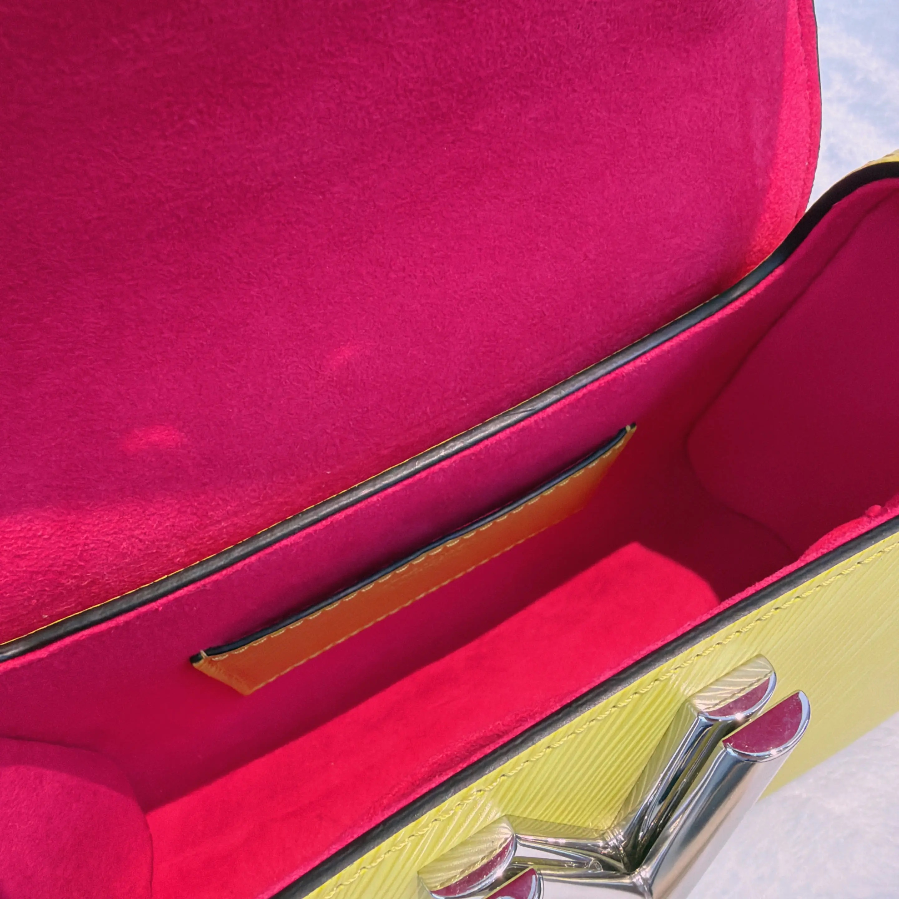 [#632]Pre owned Louis Vuitton Twist Yellow EPI Calfskin