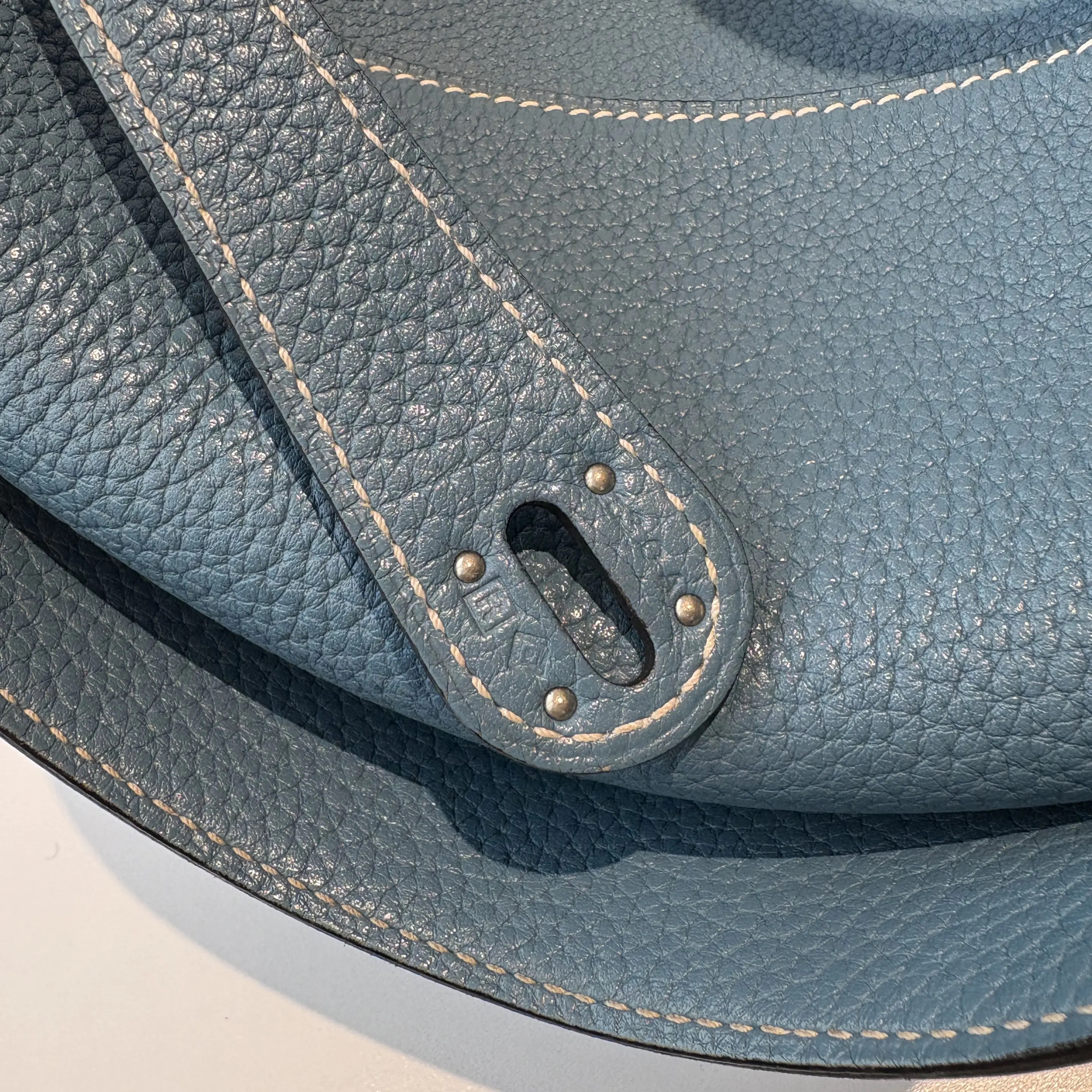 [#670]Pre owned Hermes Lindy 18 Silver Hardware BJ110&05024