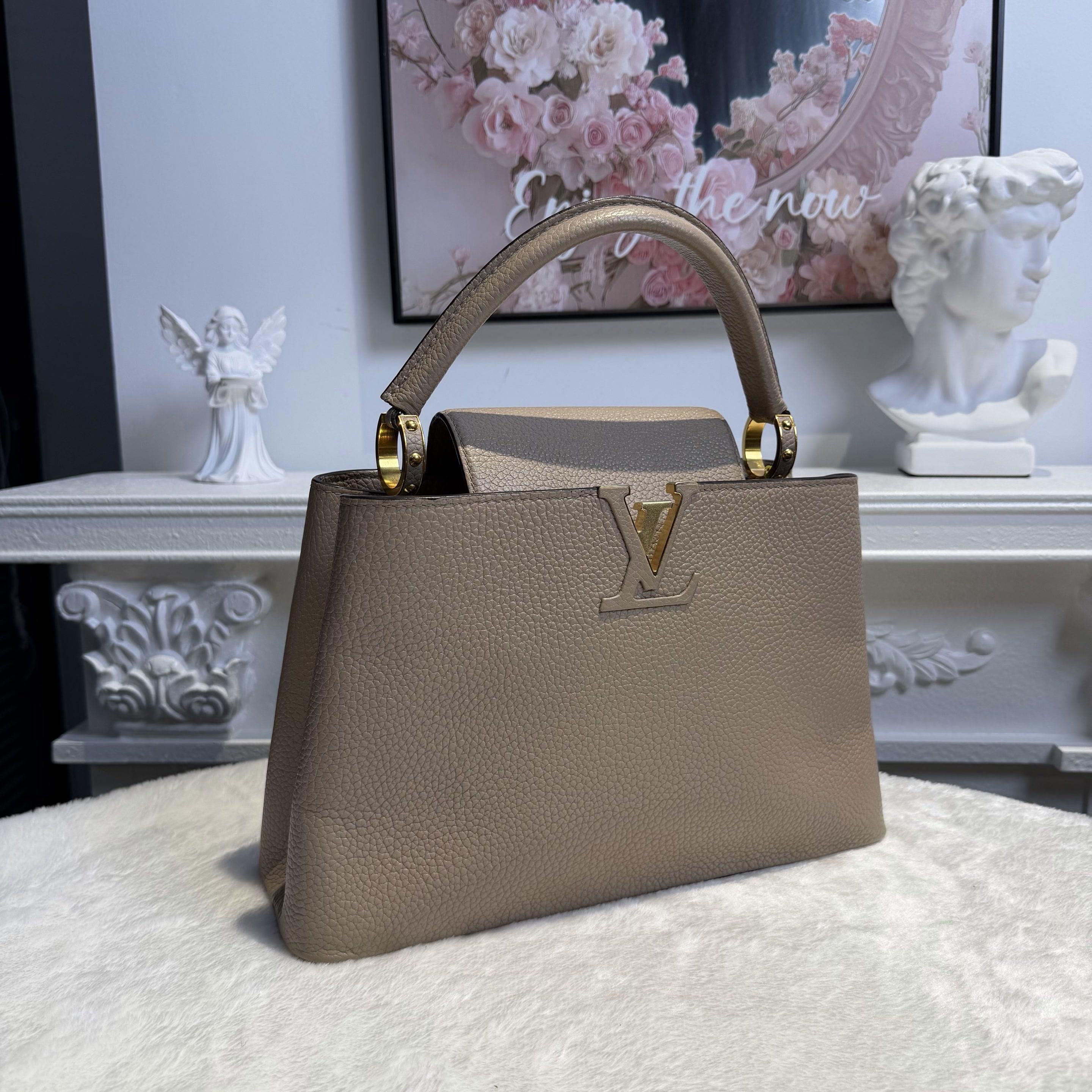 【#611】Pre-owned Louis Vuitton Capicines medium Grey Golden Hardware Shoulder bag BJ110MC050115