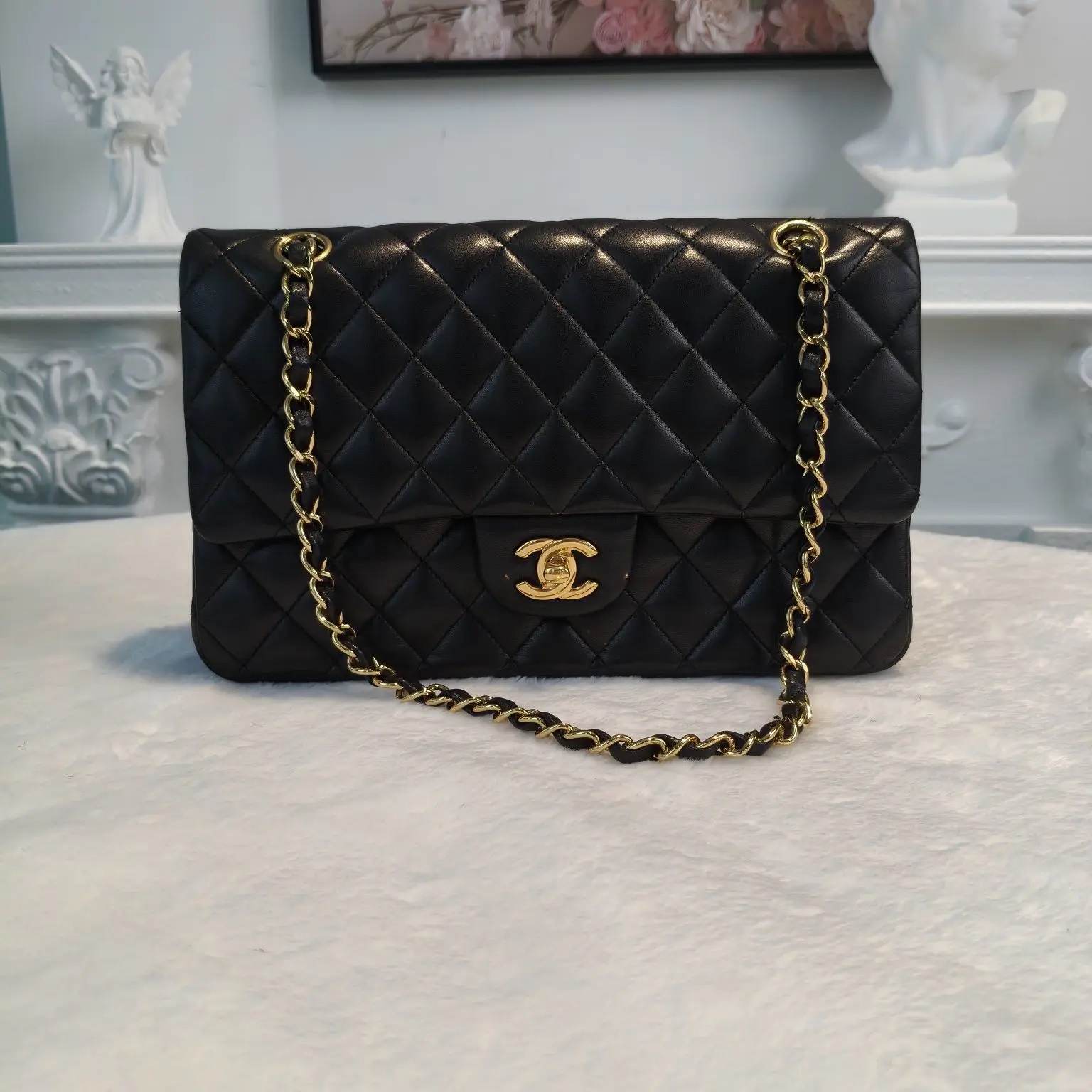 [#704]Pre owned Chanel Classic Flap Lamb skin Medium Golden Hardware Crossbody BJ 110&050255
