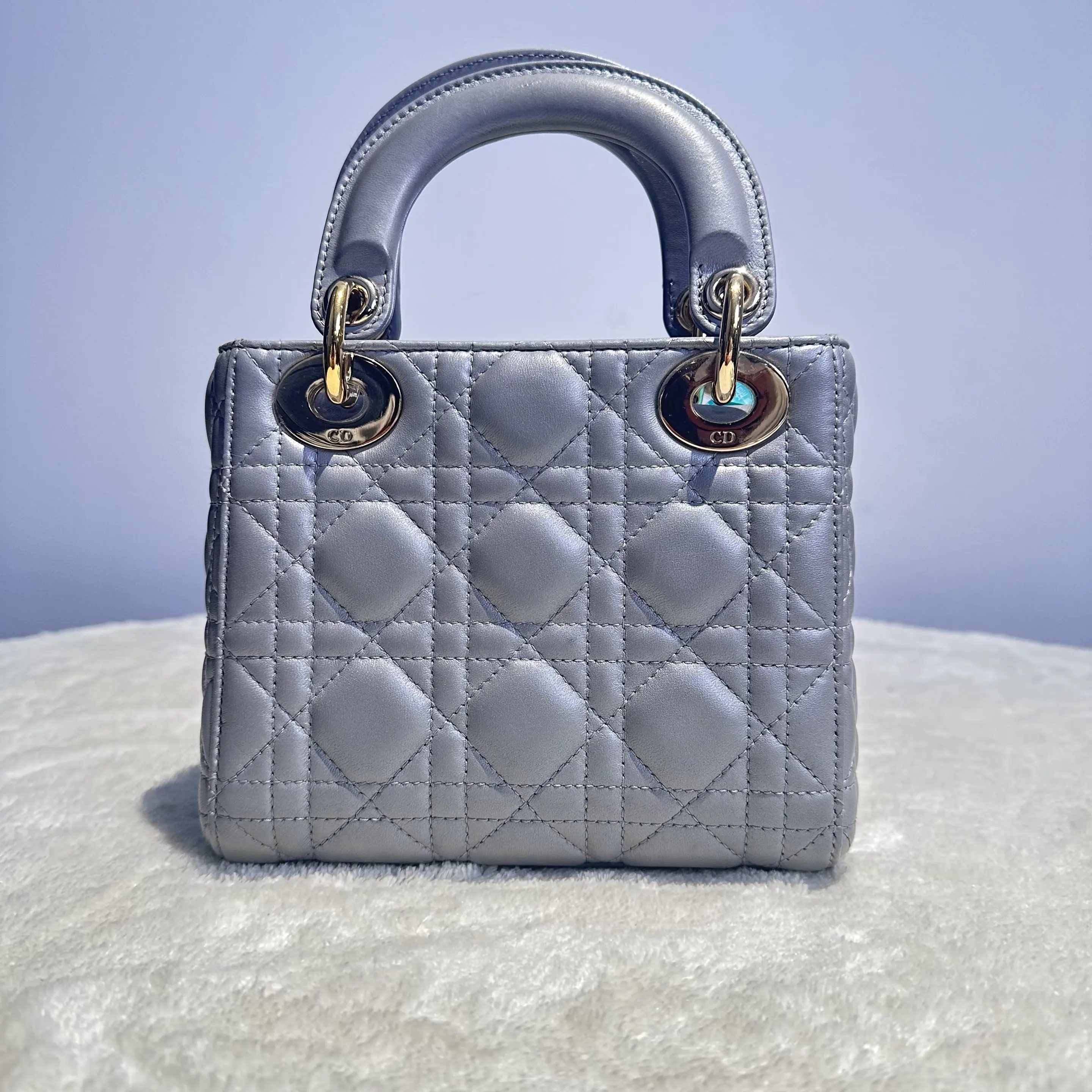 [#683]Pre owned Dior Lady Dior Pearl Grey Lambskin Mini Golden Hardware BJ11018050135