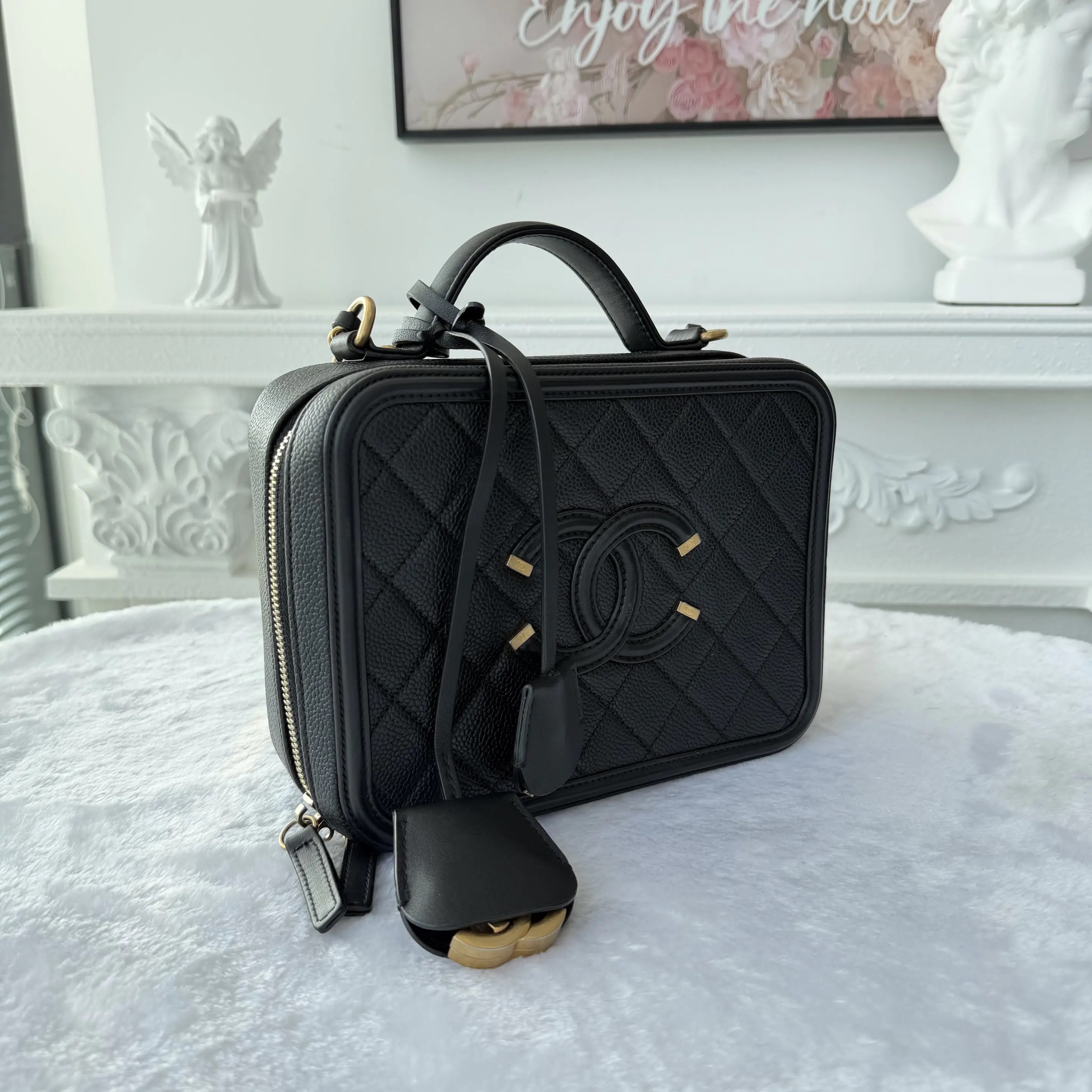 [#714]Pre owned Chanel Vanity Case Medium Golden hardware Crossbody bag BJ11018050155