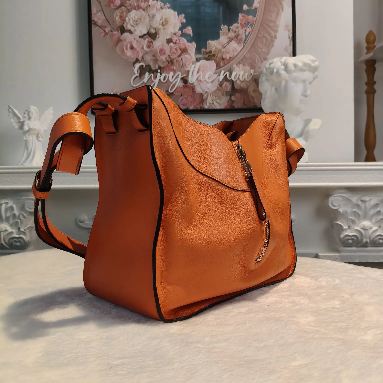 [#705]Pre owned Loewe Anton Calfskin Orange Crossbody bag BJ110&0404