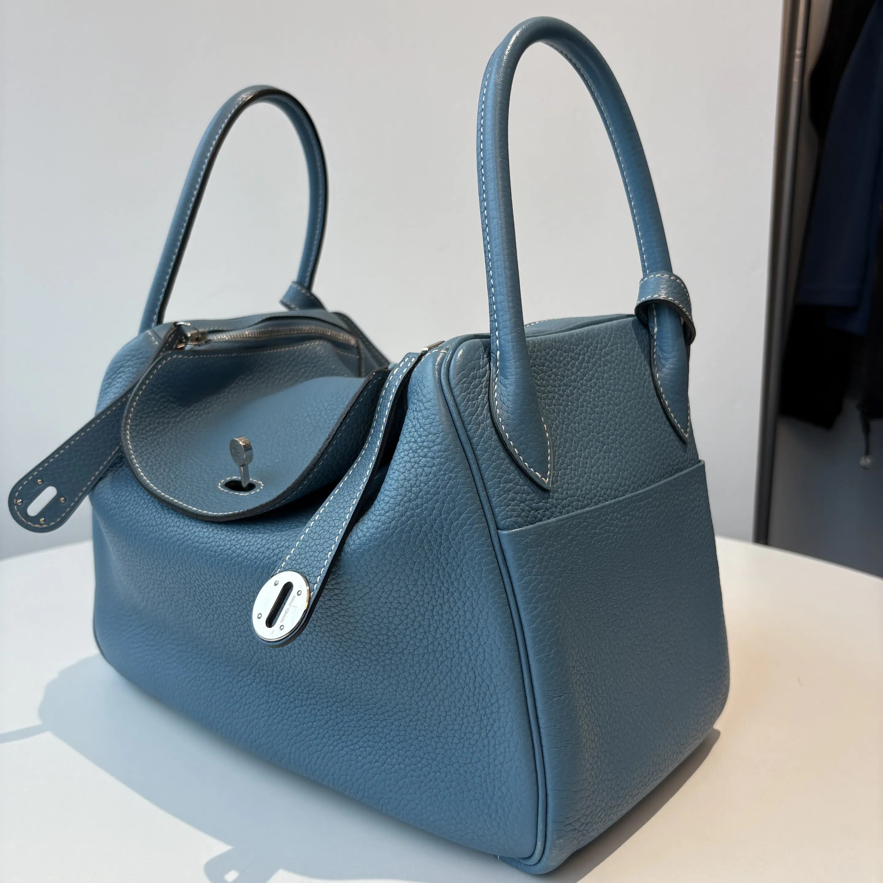 [#670]Pre owned Hermes Lindy 18 Silver Hardware BJ110&05024