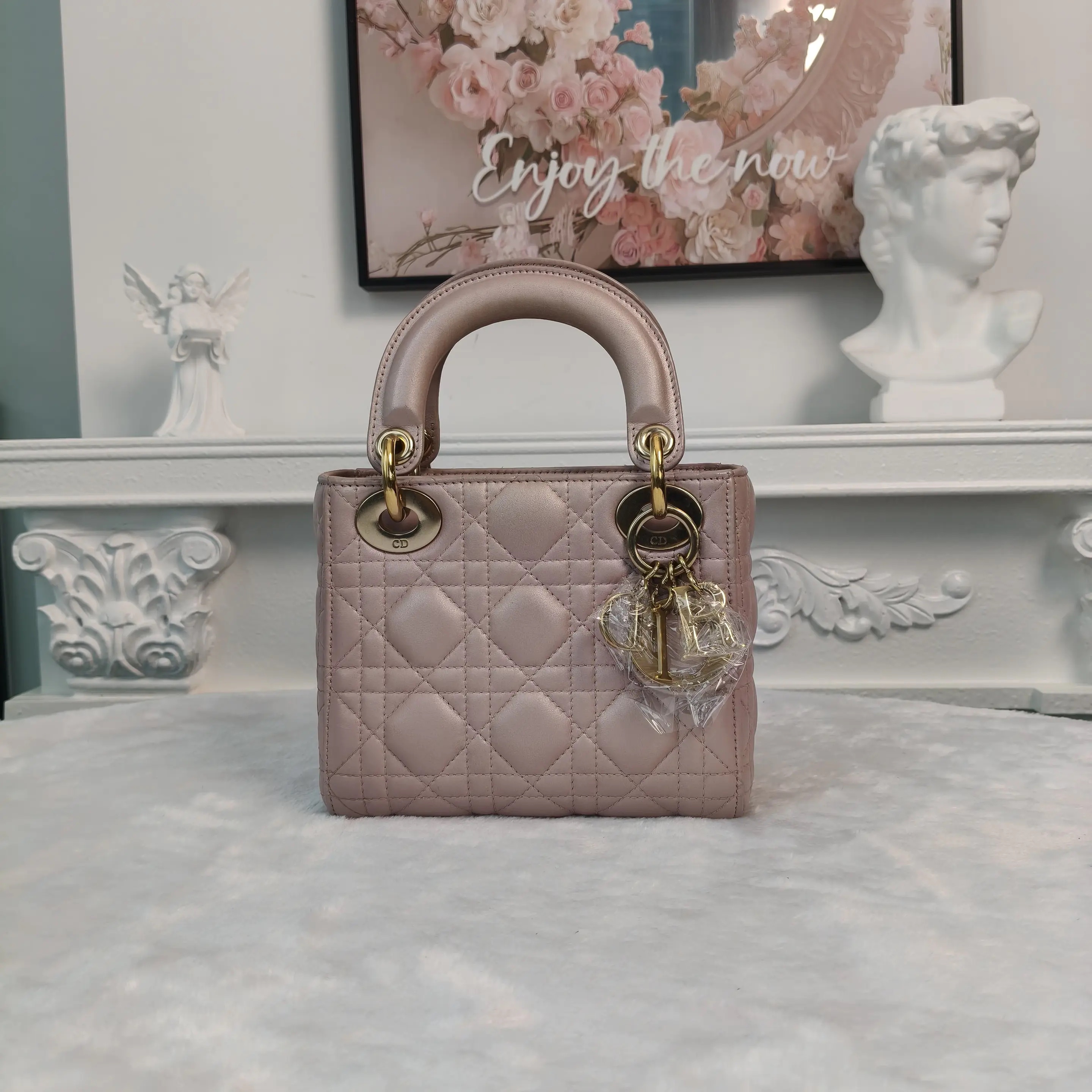 【#744】Pre-owend Dior Lady Dior Mini Pearl Pink Lambskin Shoulder Bag BJ11017050135