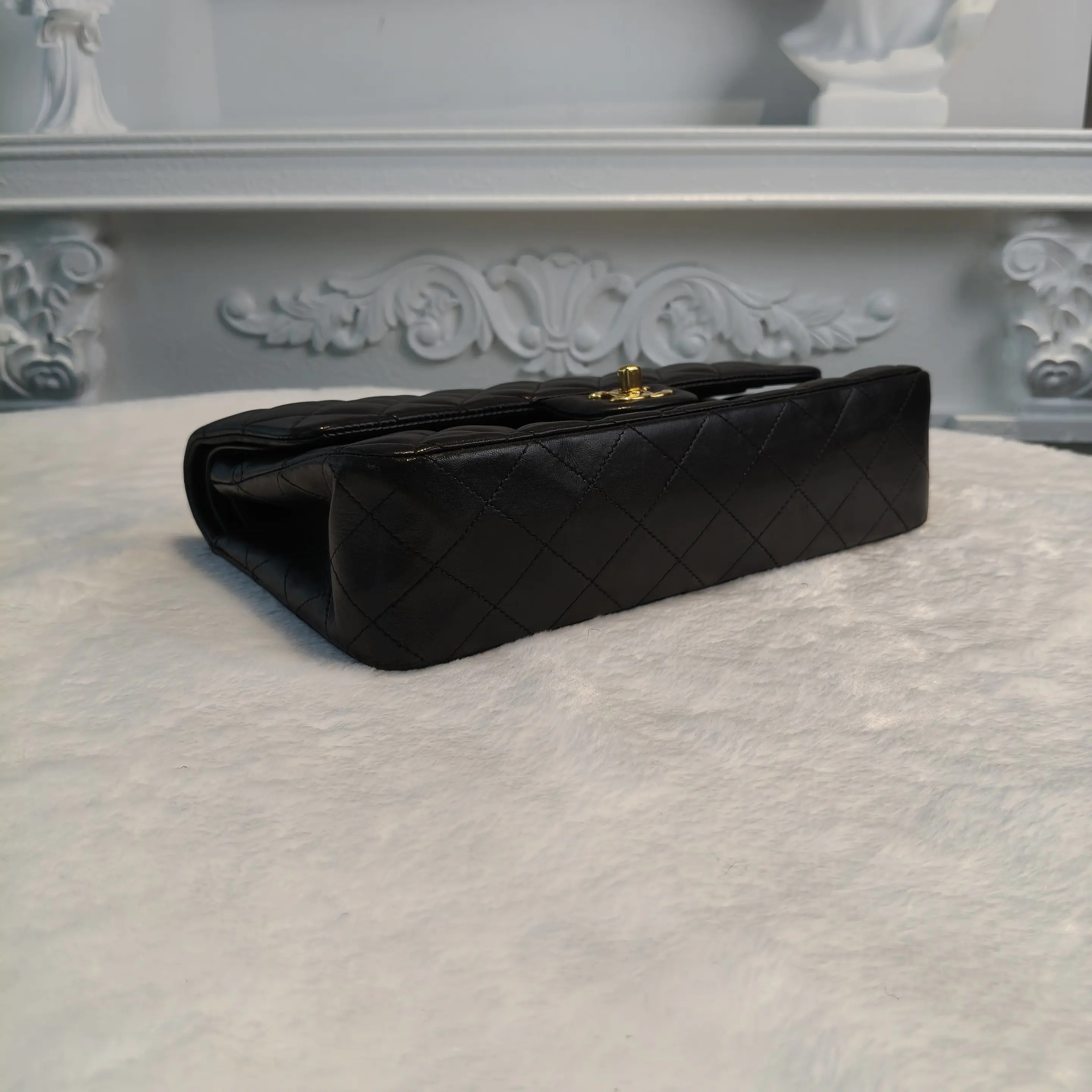 [#704]Pre owned Chanel Classic Flap Lamb skin Medium Golden Hardware Crossbody BJ 110&050255