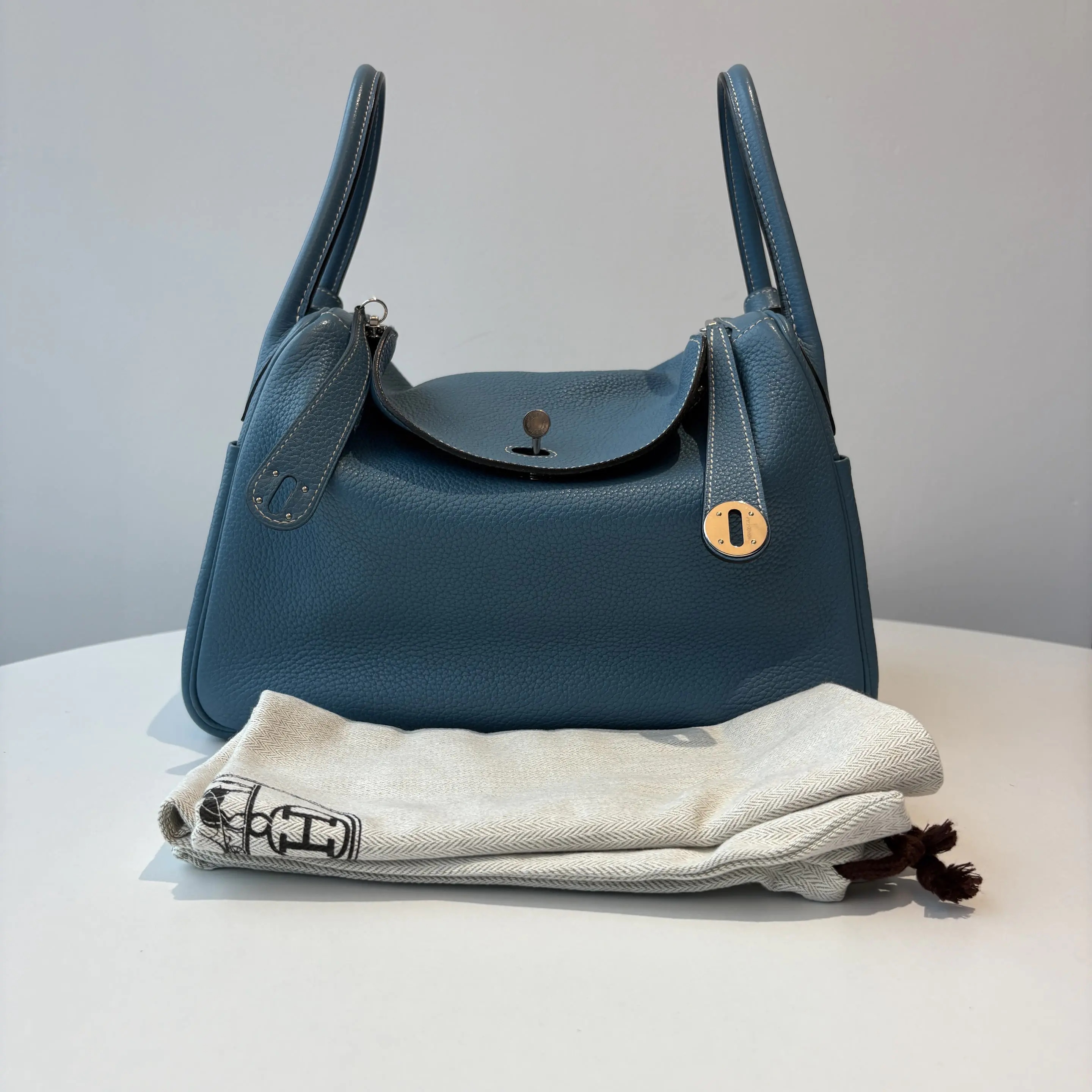 [#670]Pre owned Hermes Lindy 18 Silver Hardware BJ110&05024