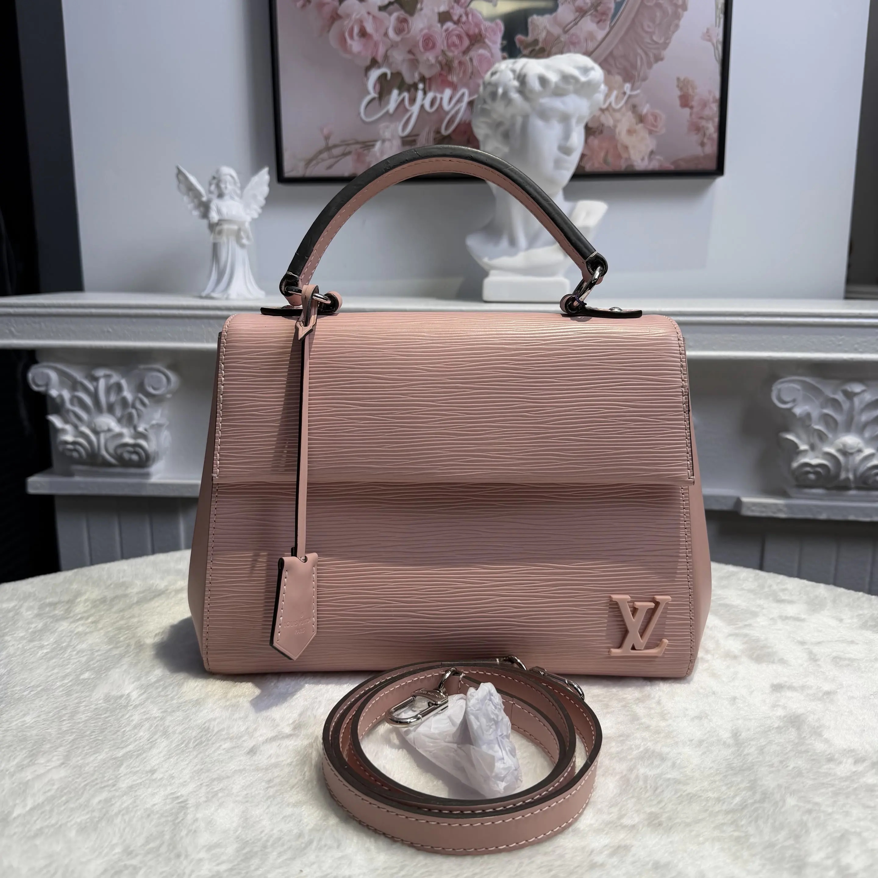 [#634]Pre owned Louis Vuitton Cluny Pink EPI Calfskin BB BJ110&04055
