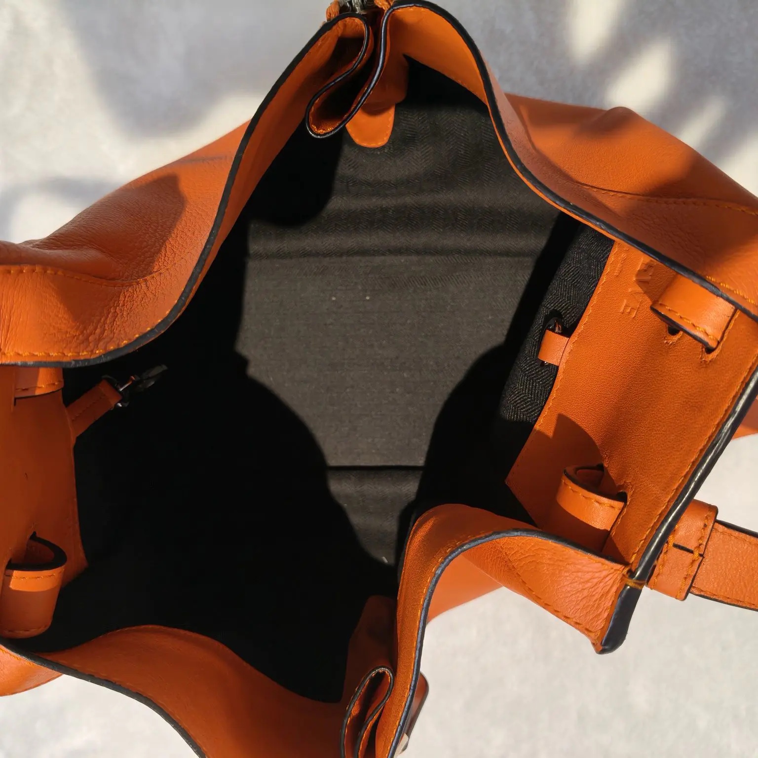 [#705]Pre owned Loewe Anton Calfskin Orange Crossbody bag BJ110&0404