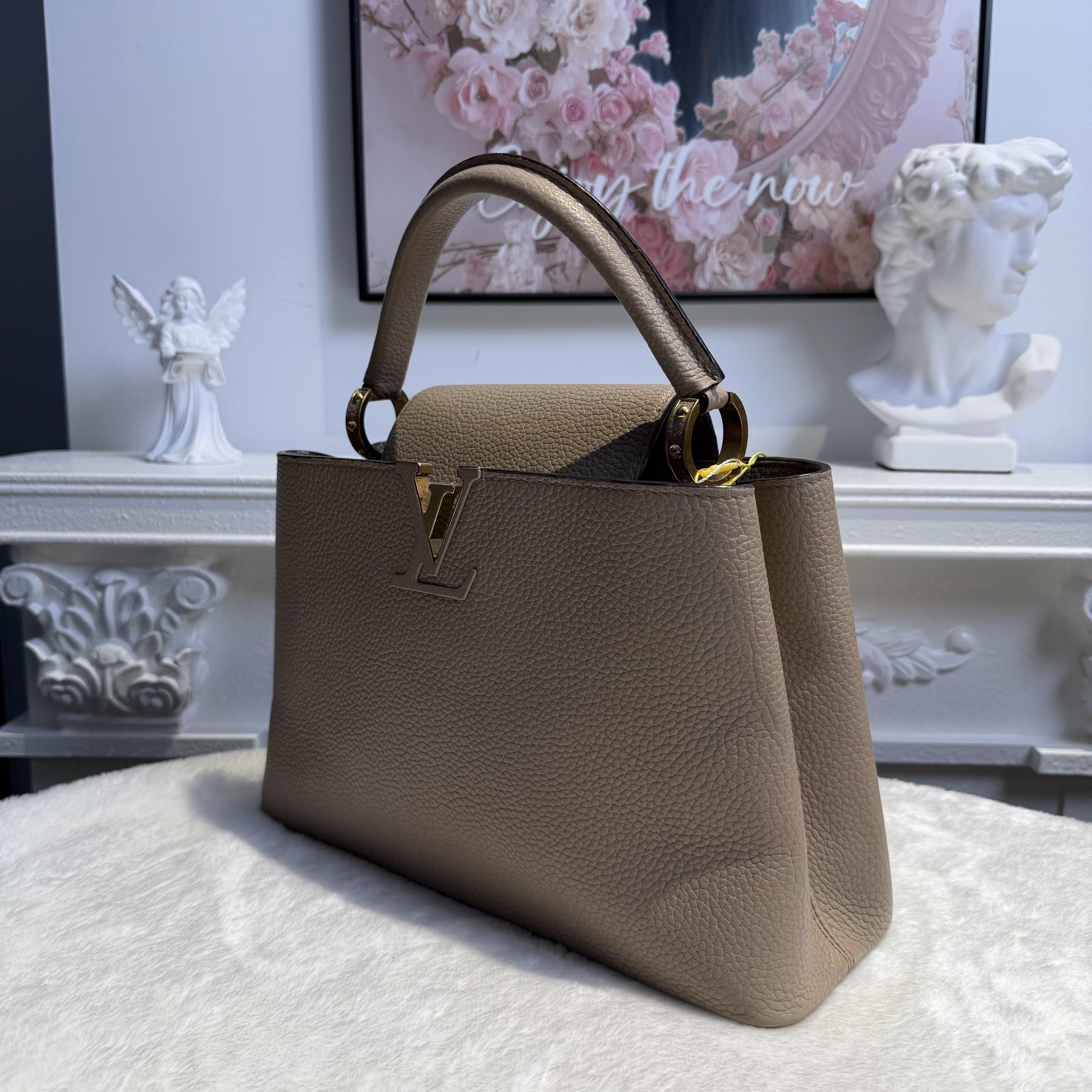 【#611】Pre-owned Louis Vuitton Capicines medium Grey Golden Hardware Shoulder bag BJ110MC050115