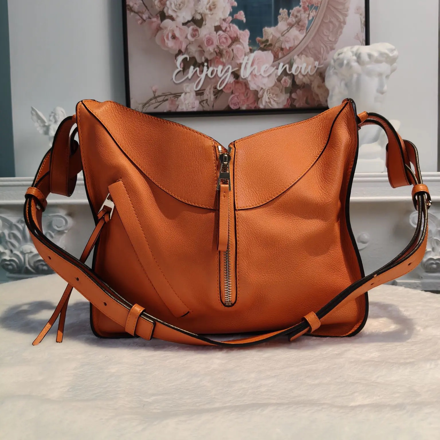 [#705]Pre owned Loewe Anton Calfskin Orange Crossbody bag BJ110&0404