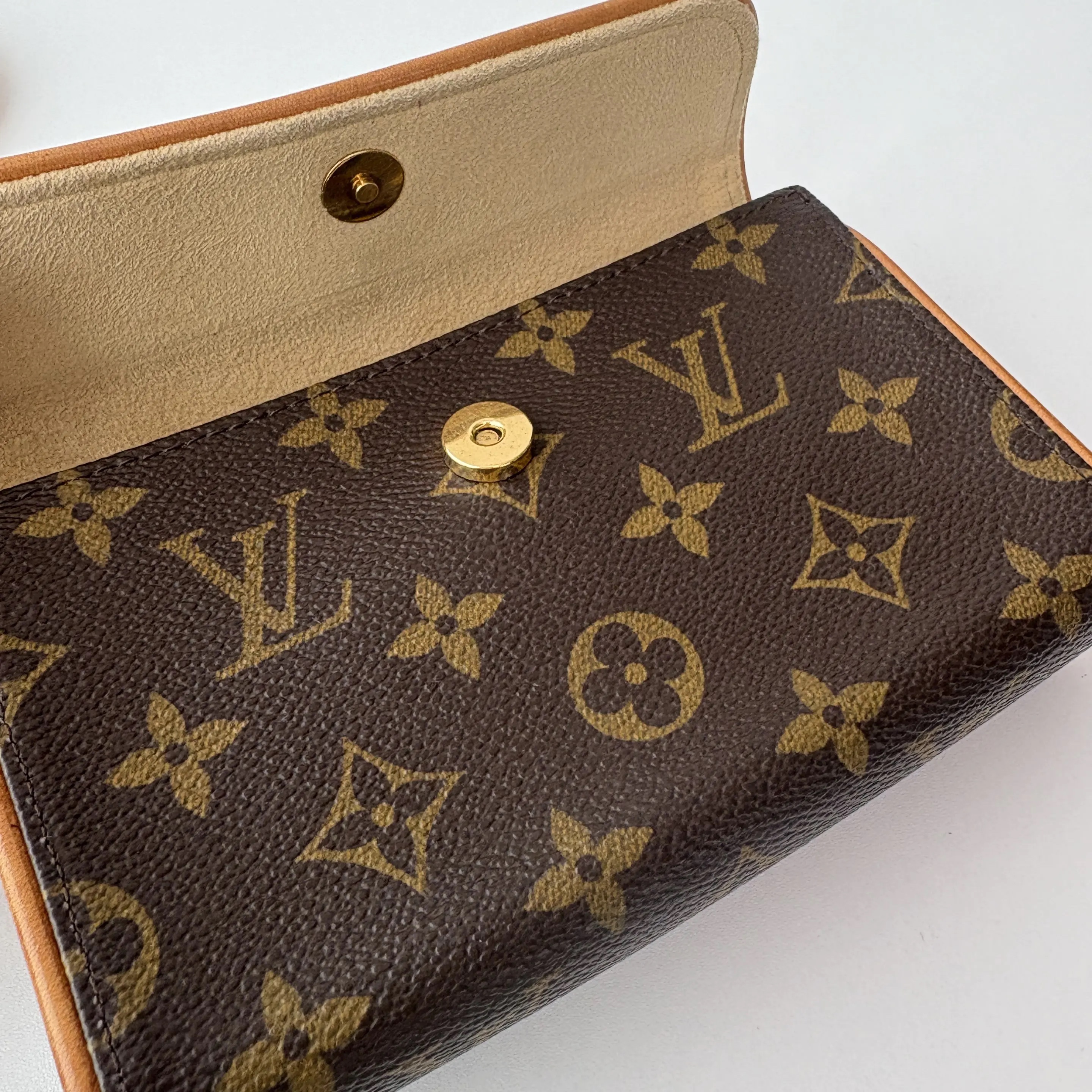 [#660]Pre owned Louis Vuitton Pochette Florentine BJ110&04028
