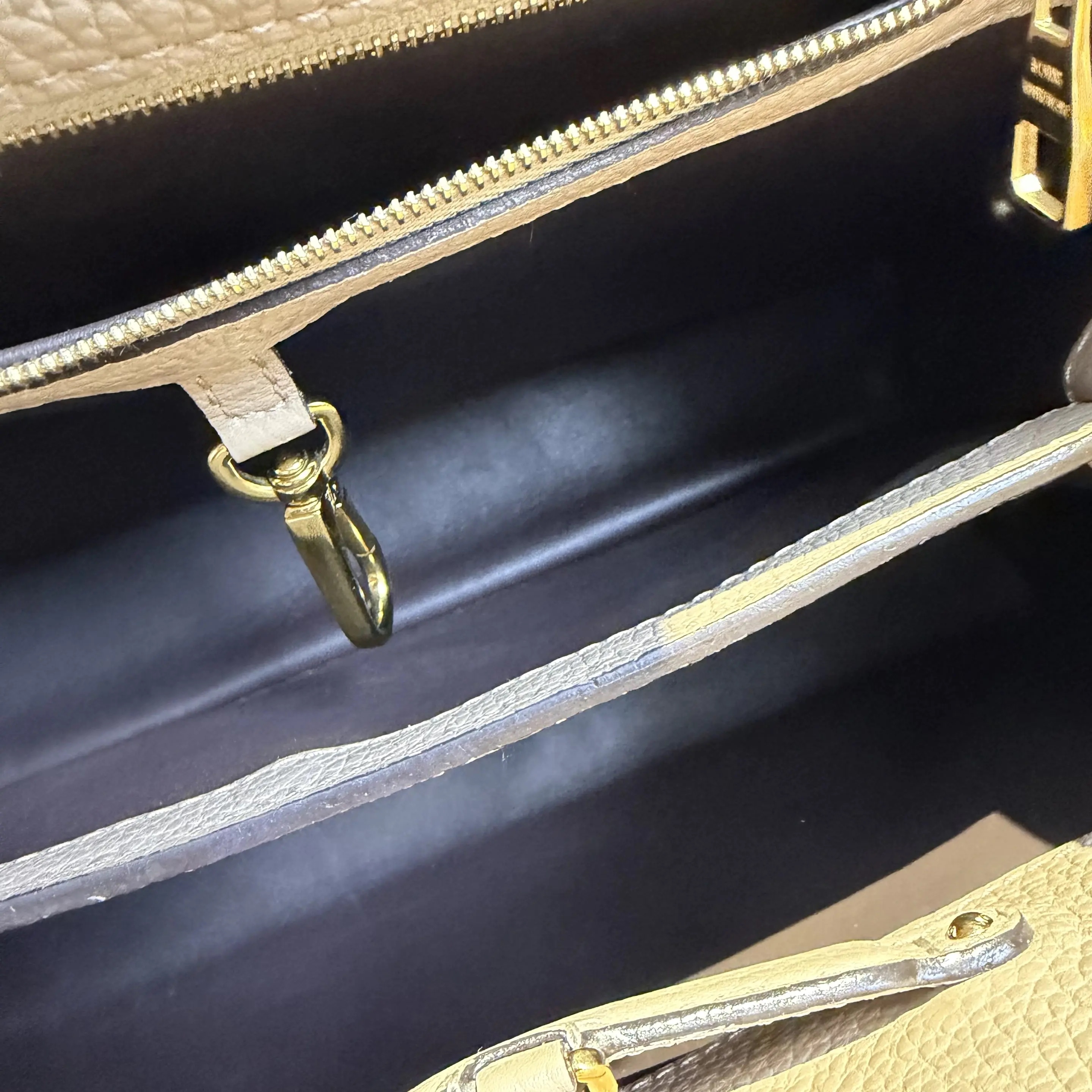 [#611]Pre owned Louis Vuitton Capicines medium Grey Golden Hardware BJ110MC050115