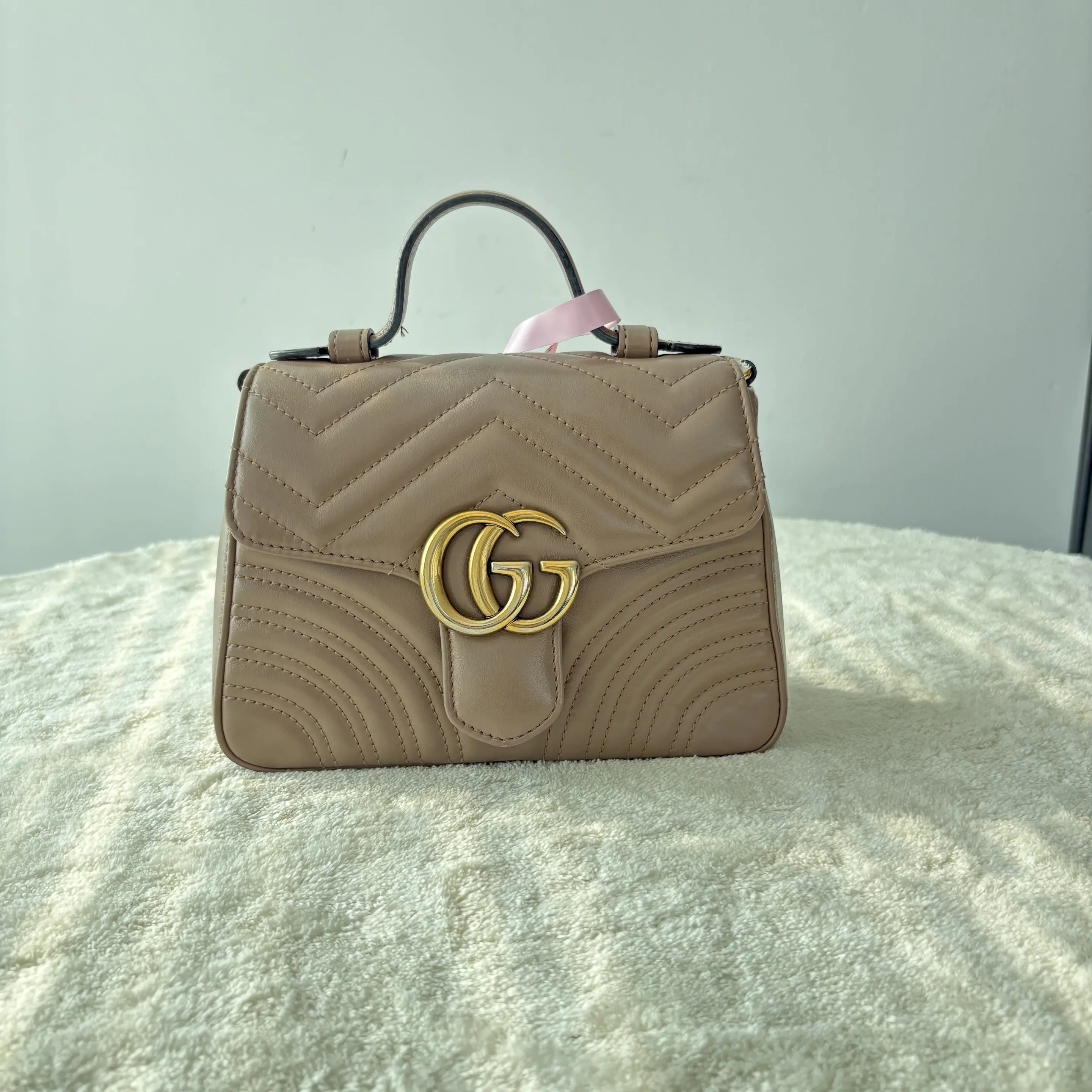 [#677]Pre owned Gucci Marmont 22 Top handle Calfskin Small Golden hardware BJ1101804048