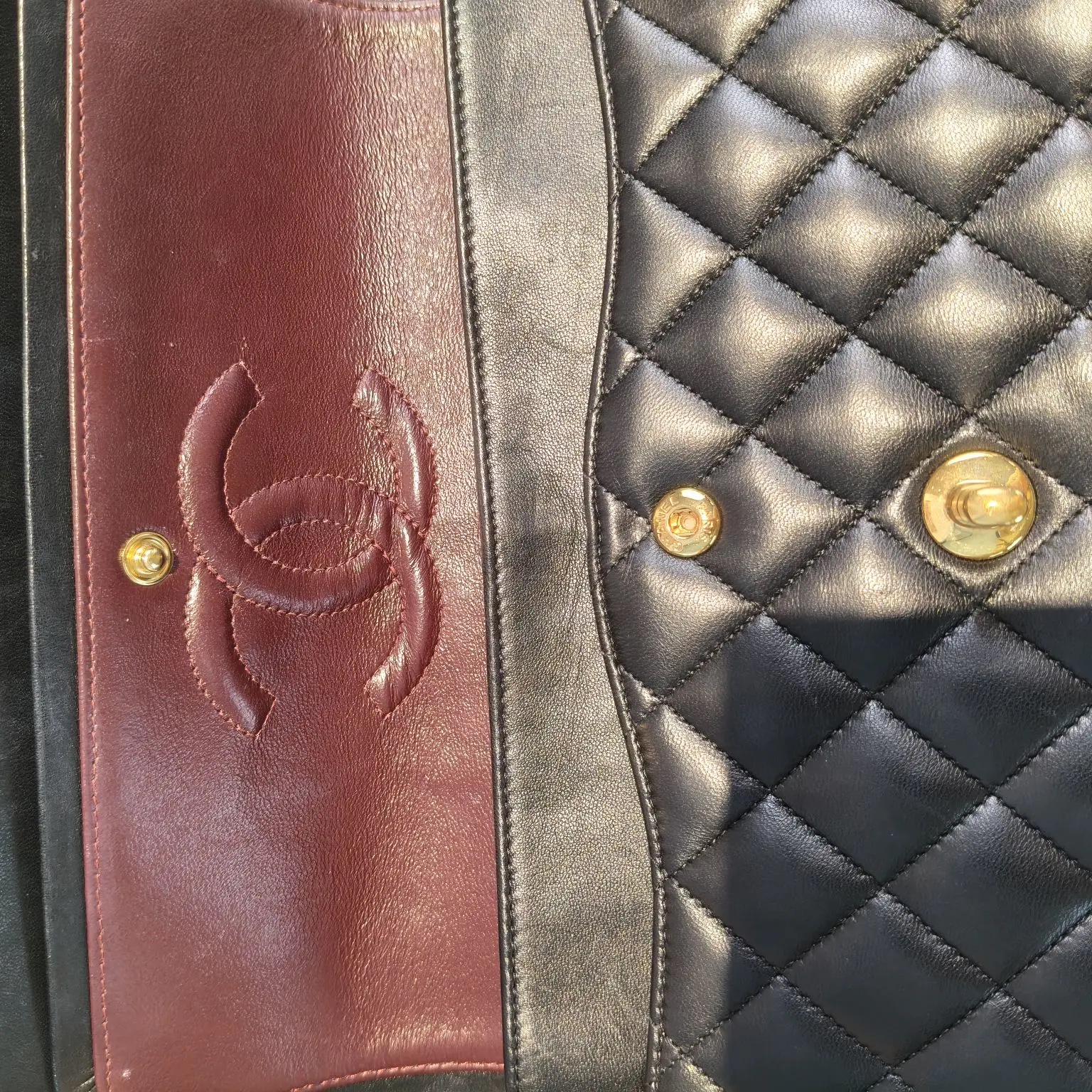 [#704]Pre owned Chanel Classic Flap Lamb skin Medium Golden Hardware Crossbody BJ 110&050255