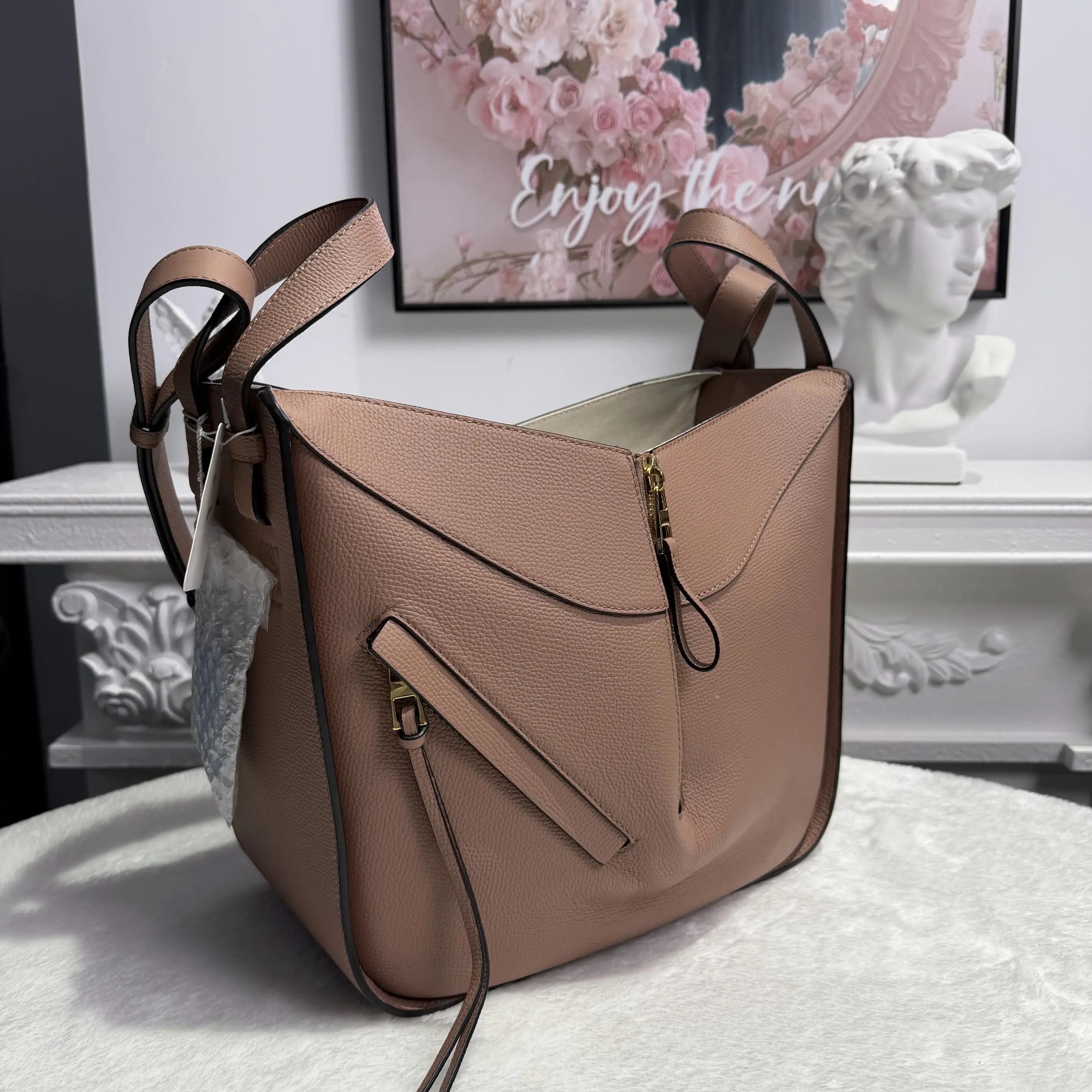 [#619]Pre owned Loewe Hammock Small BJ110&04060