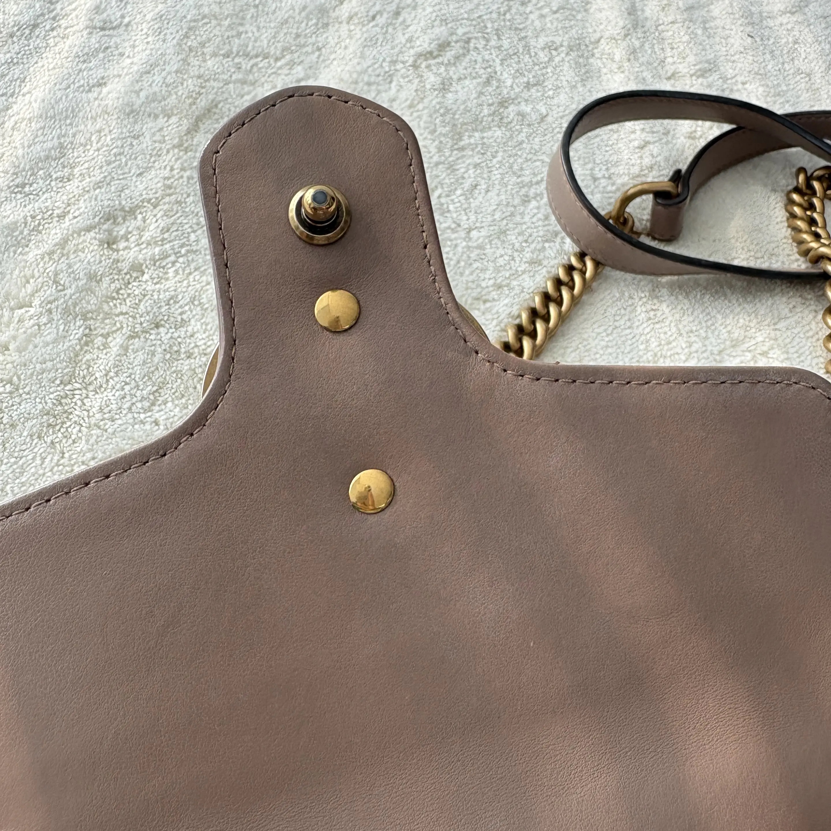 [#677]Pre owned Gucci Marmont 22 Top handle Calfskin Small Golden hardware BJ1101804048