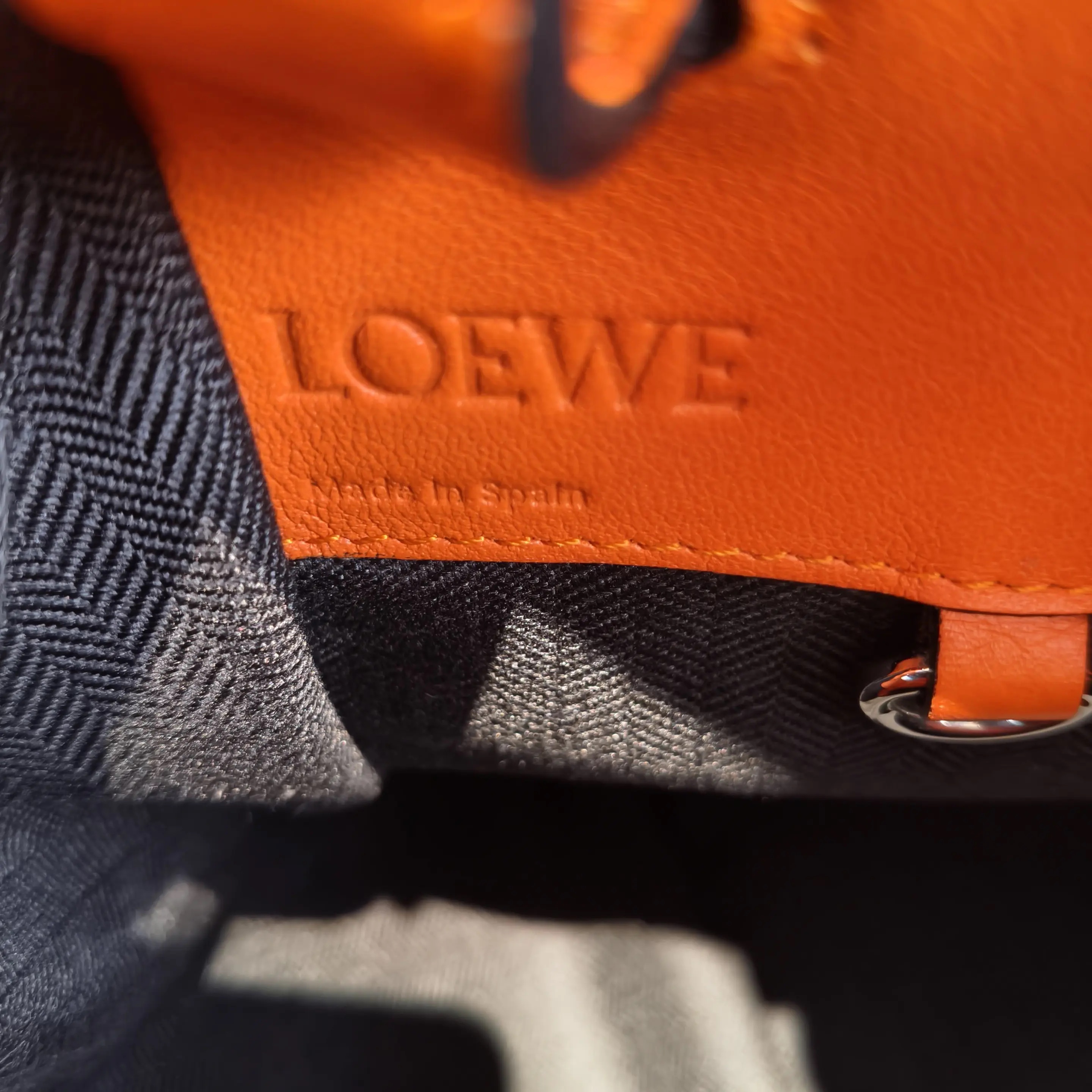 [#705]Pre owned Loewe Anton Calfskin Orange Crossbody bag BJ110&0404