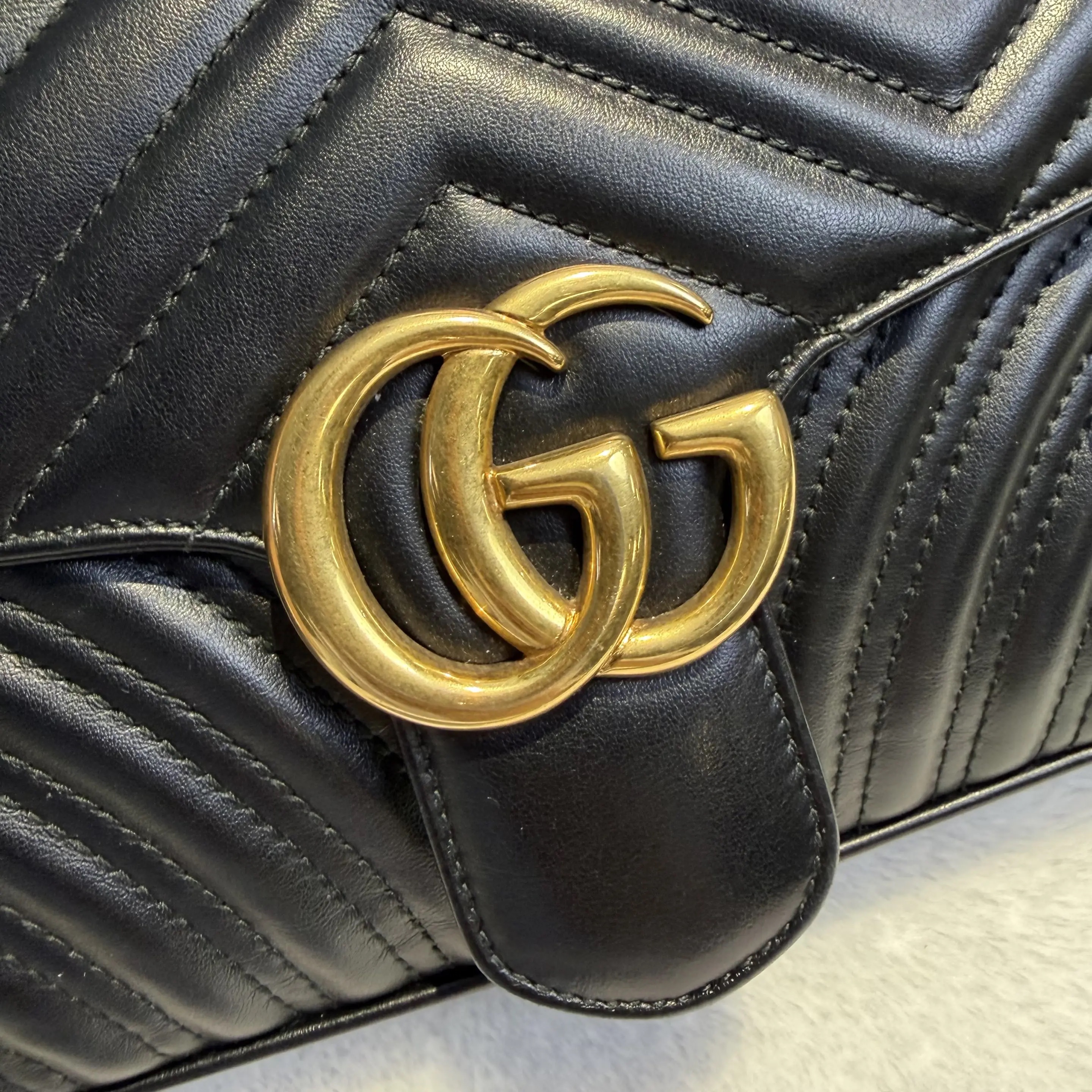 [#609]Pre owned Gucci Marmont Black Calfskin Medium 26