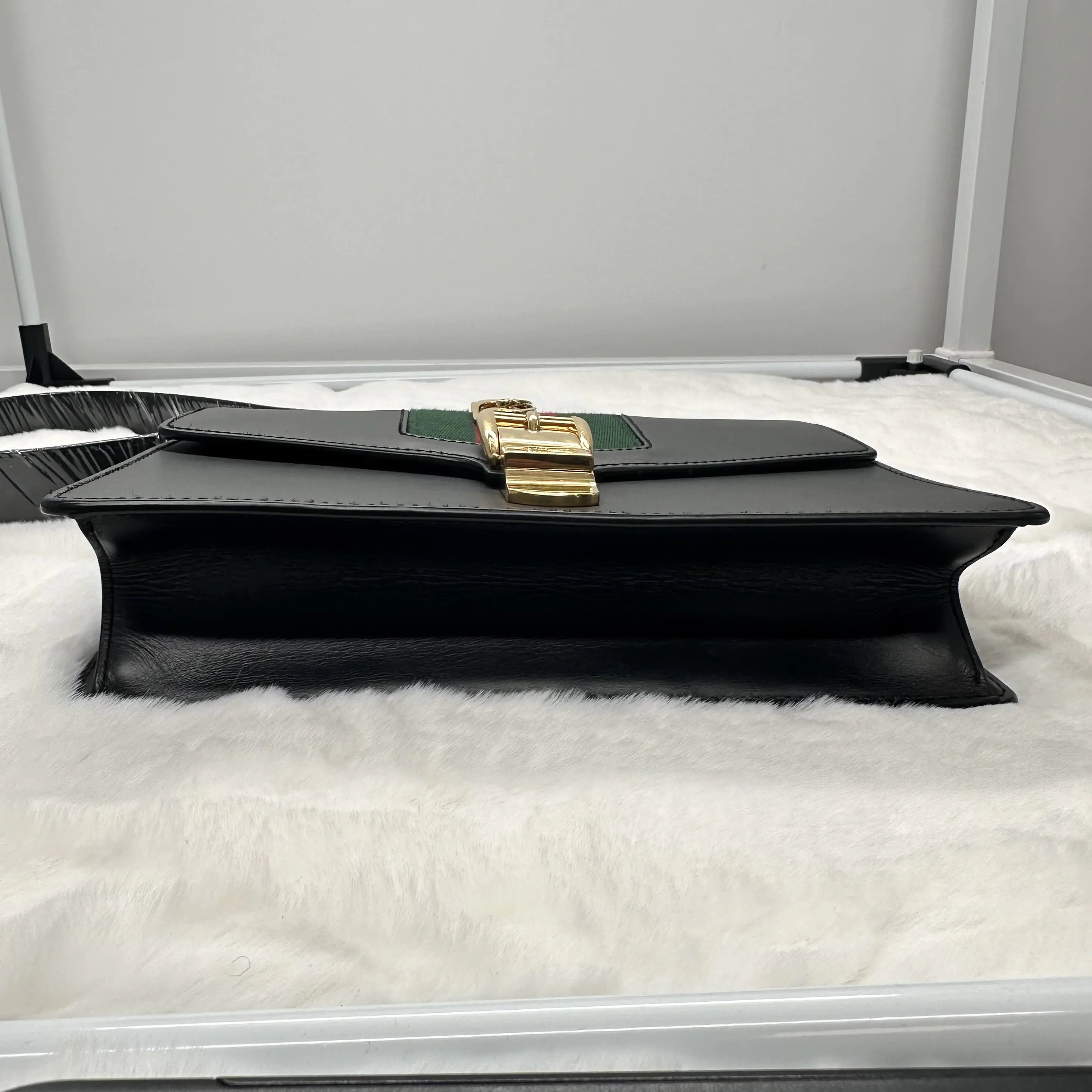 [#681]Pre owned Gucci Sylvie Calfskin Small BJ110&04028