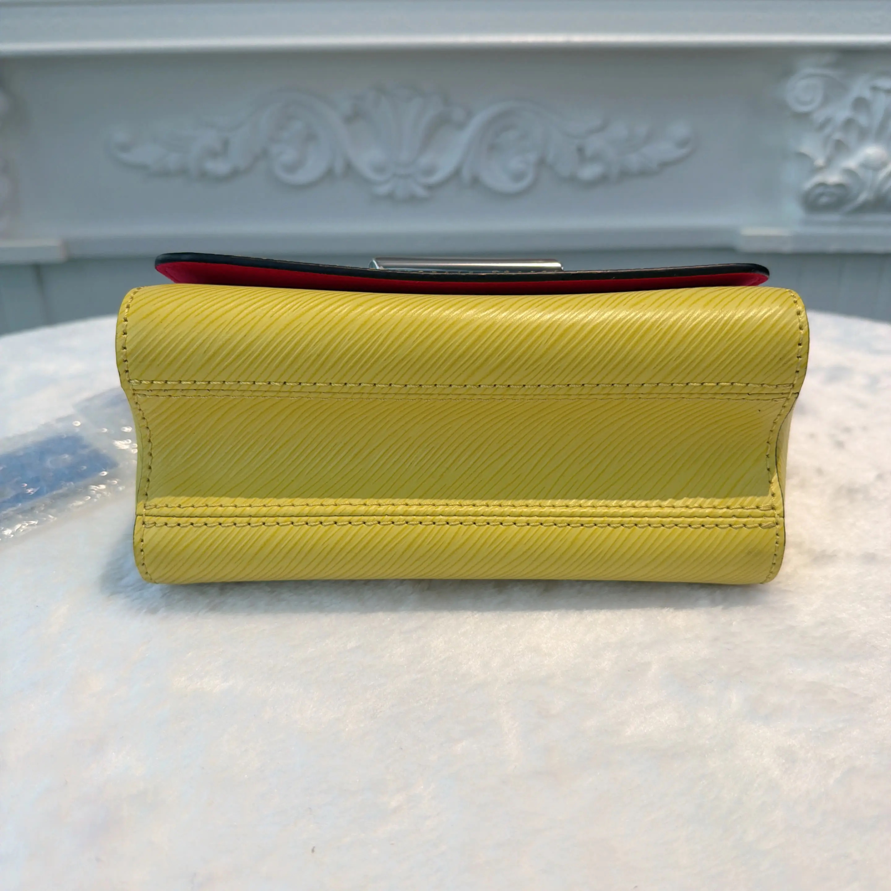 [#632]Pre owned Louis Vuitton Twist Yellow EPI Calfskin