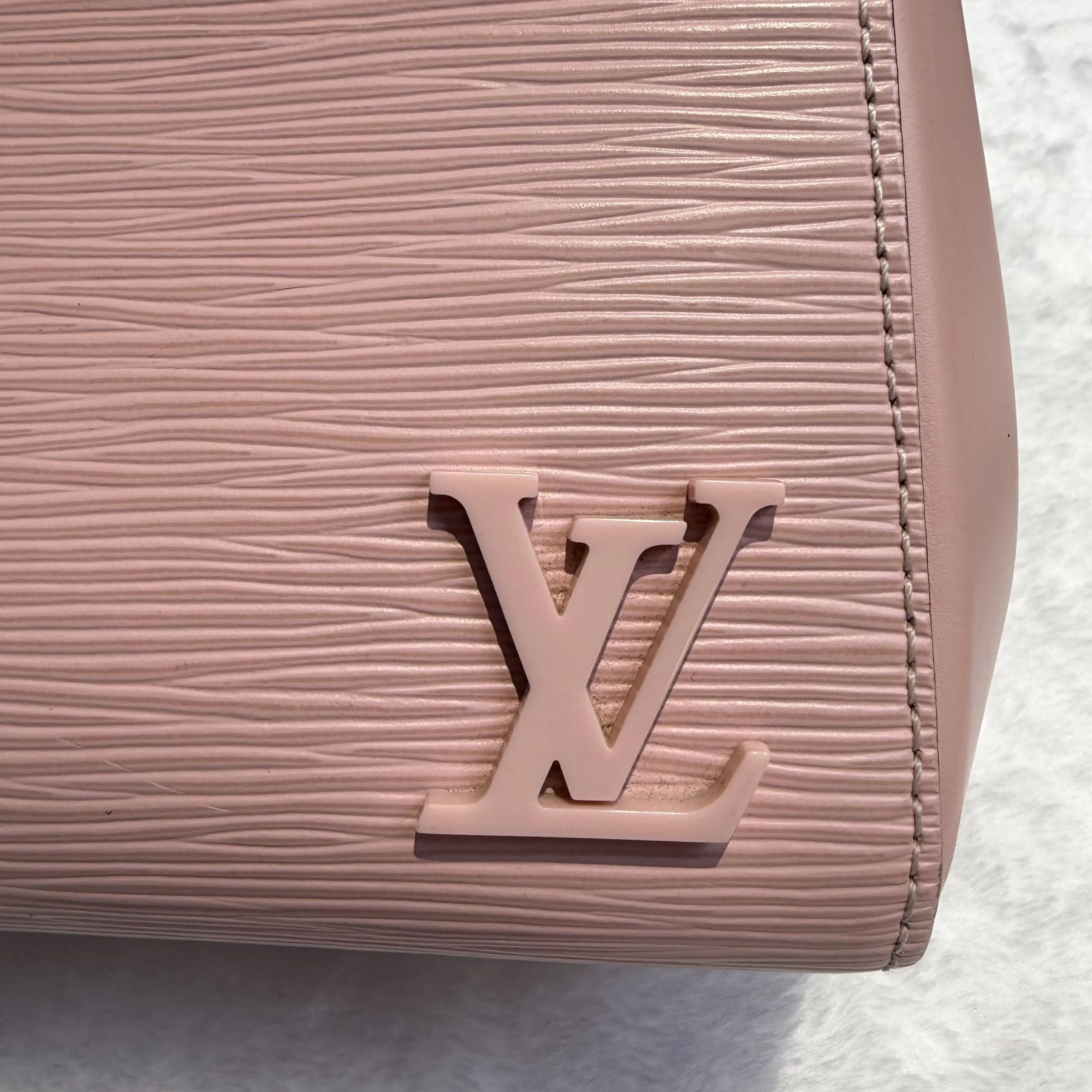 [#634]Pre owned Louis Vuitton Cluny Pink EPI Calfskin BB BJ110&04055