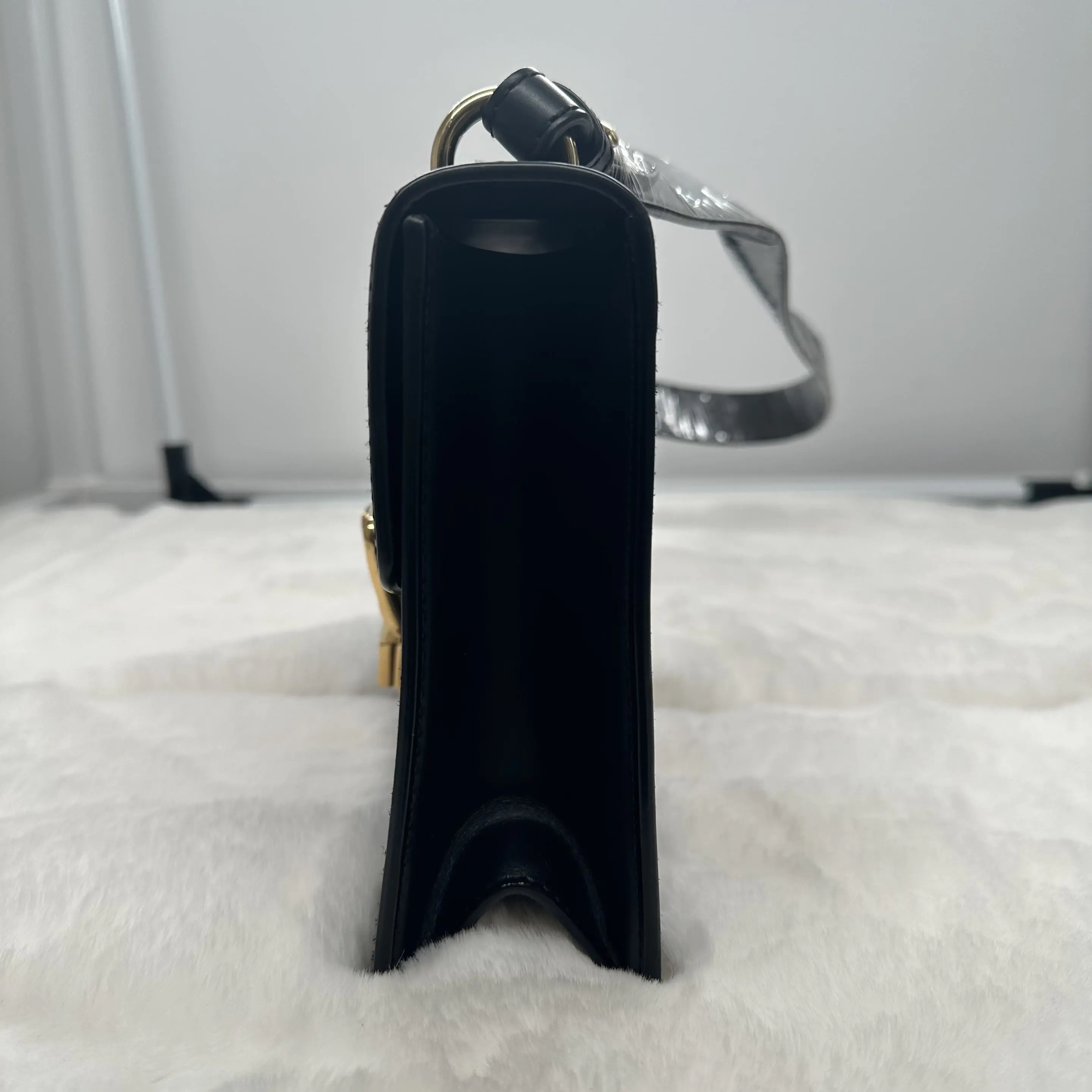 [#681]Pre owned Gucci Sylvie Calfskin Small BJ110&04028