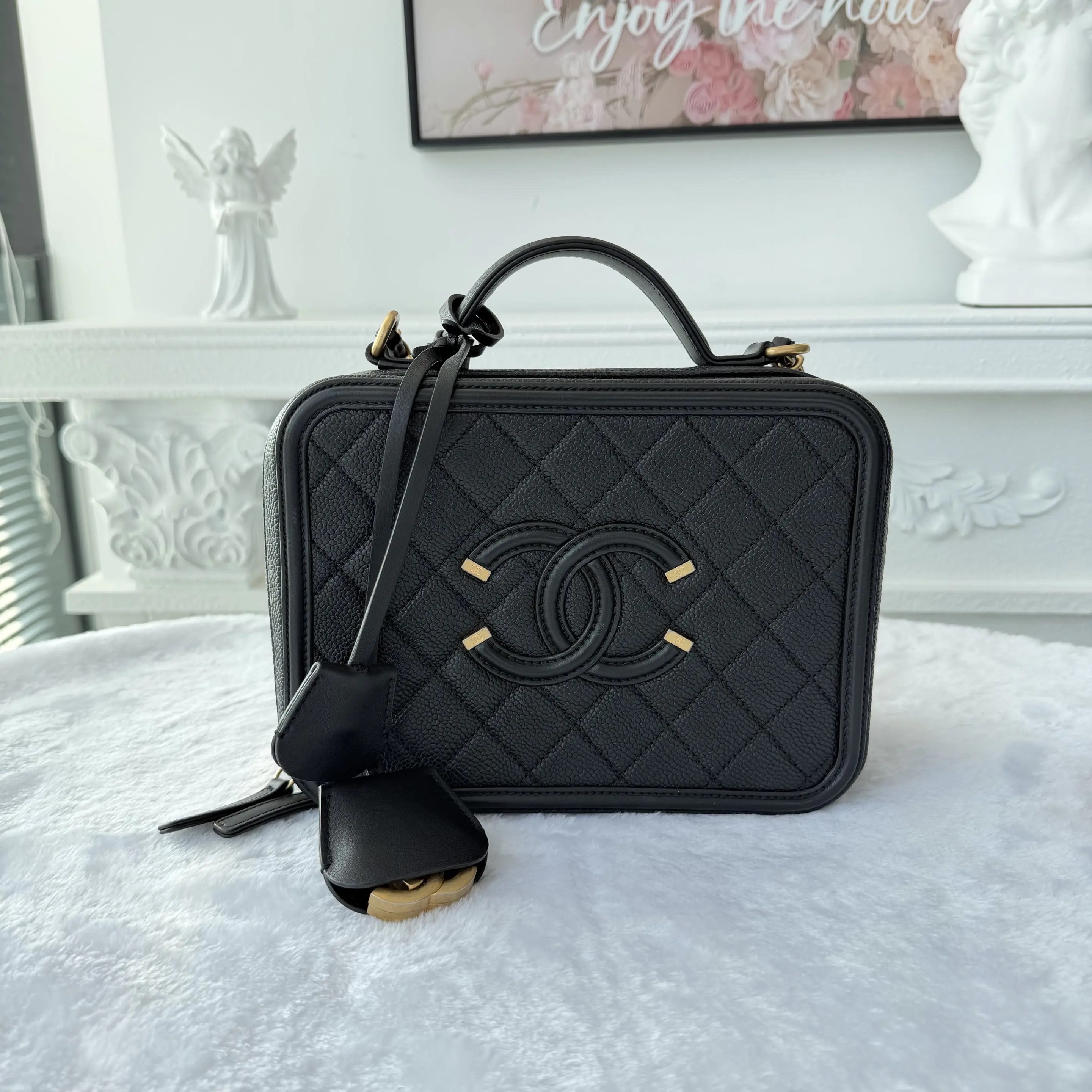 [#714]Pre owned Chanel Vanity Case Medium Golden hardware Crossbody bag BJ11018050155