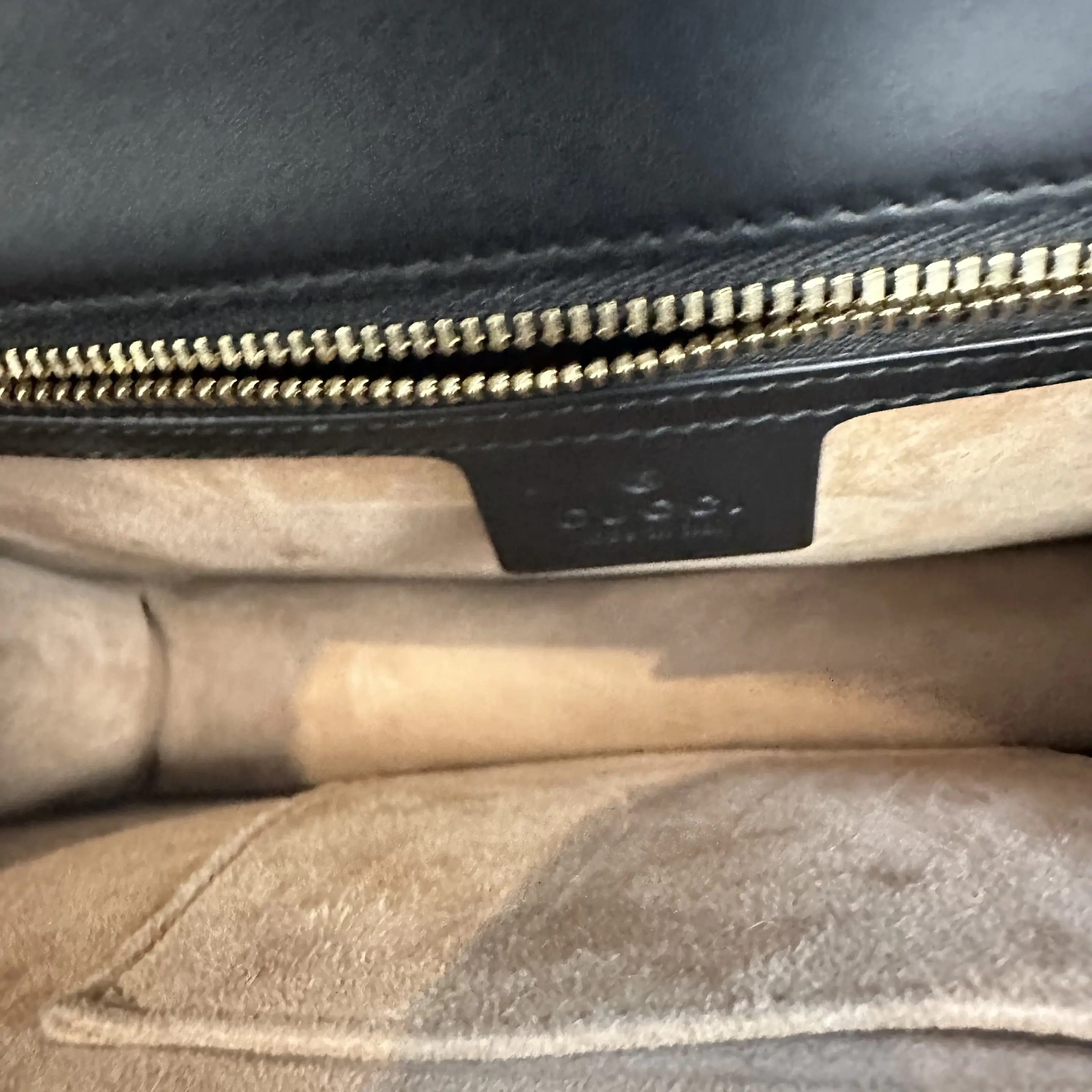 [#681]Pre owned Gucci Sylvie Calfskin Small BJ110&04028