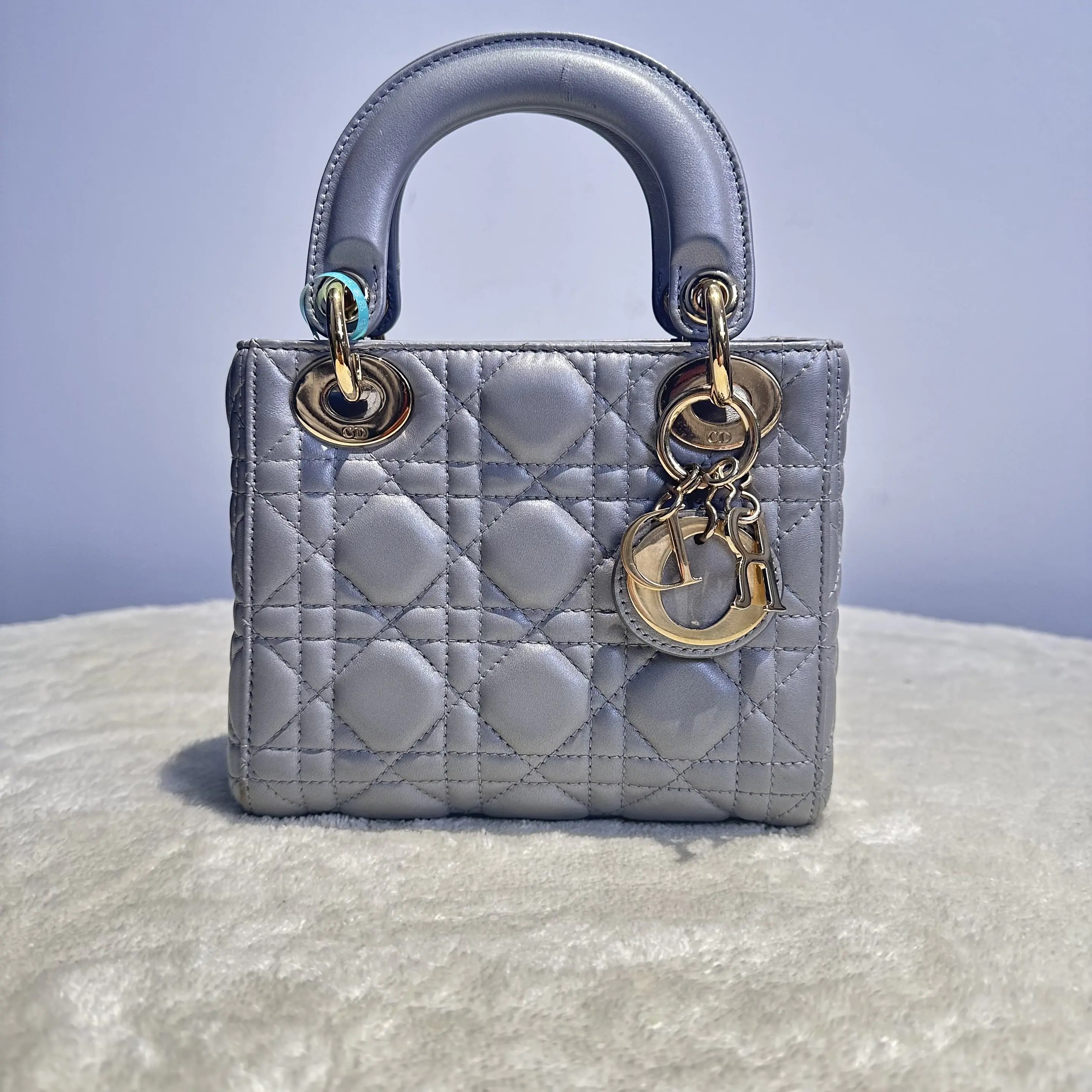 [#683]Pre owned Dior Lady Dior Pearl Grey Lambskin Mini Golden Hardware BJ11018050135