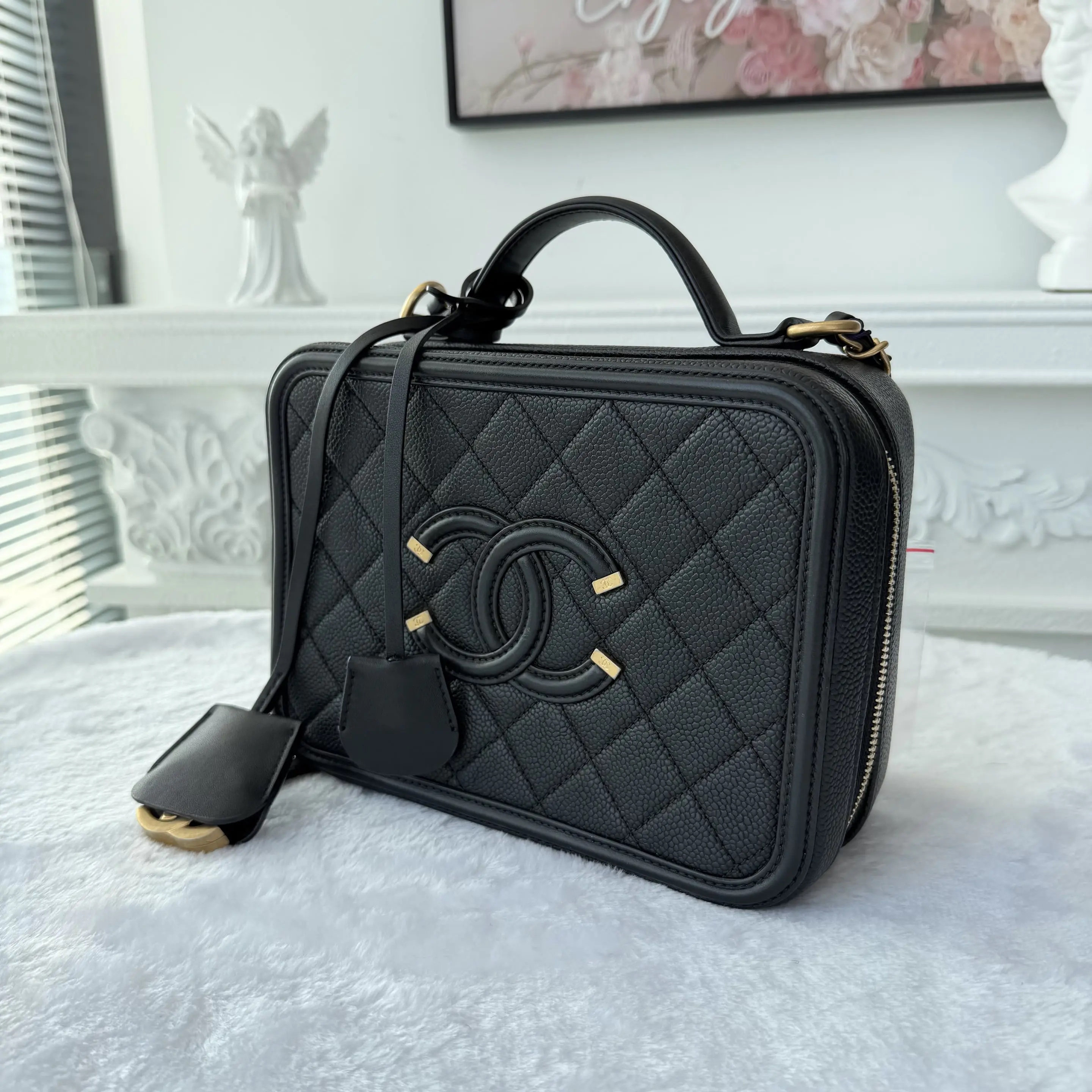 [#714]Pre owned Chanel Vanity Case Medium Golden hardware Crossbody bag BJ11018050155