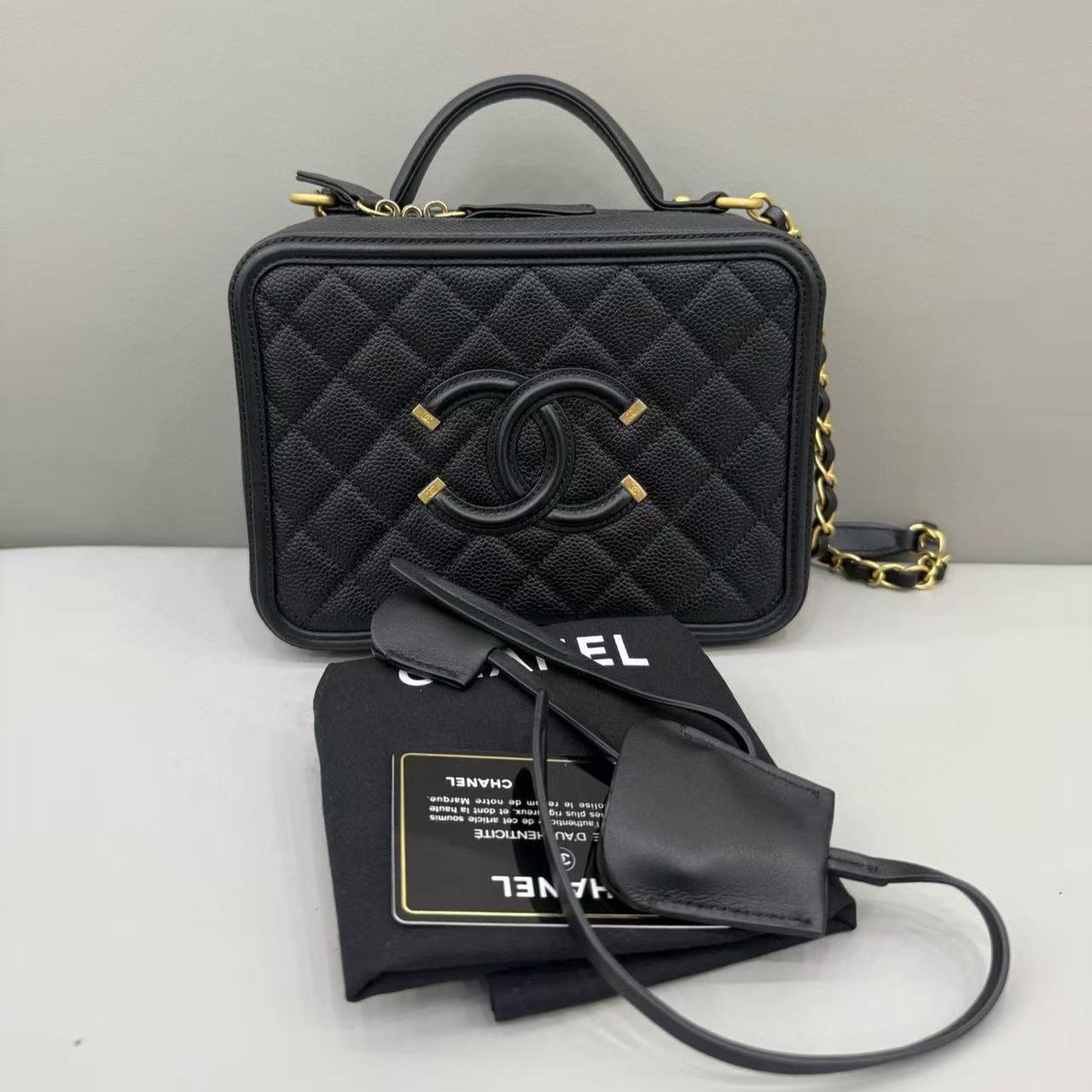 【#540】Pre-owned Chanel Vanity Case Medium Black Caviar Calfskin Shoulder Bag