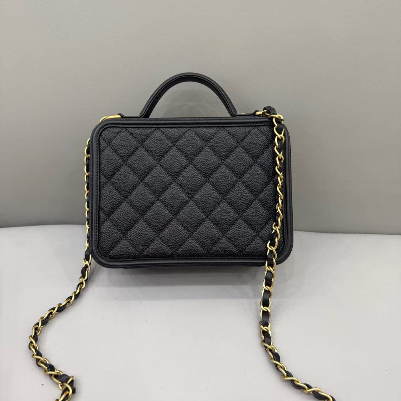 【#540】Pre-owned Chanel Vanity Case Medium Black Caviar Calfskin Shoulder Bag