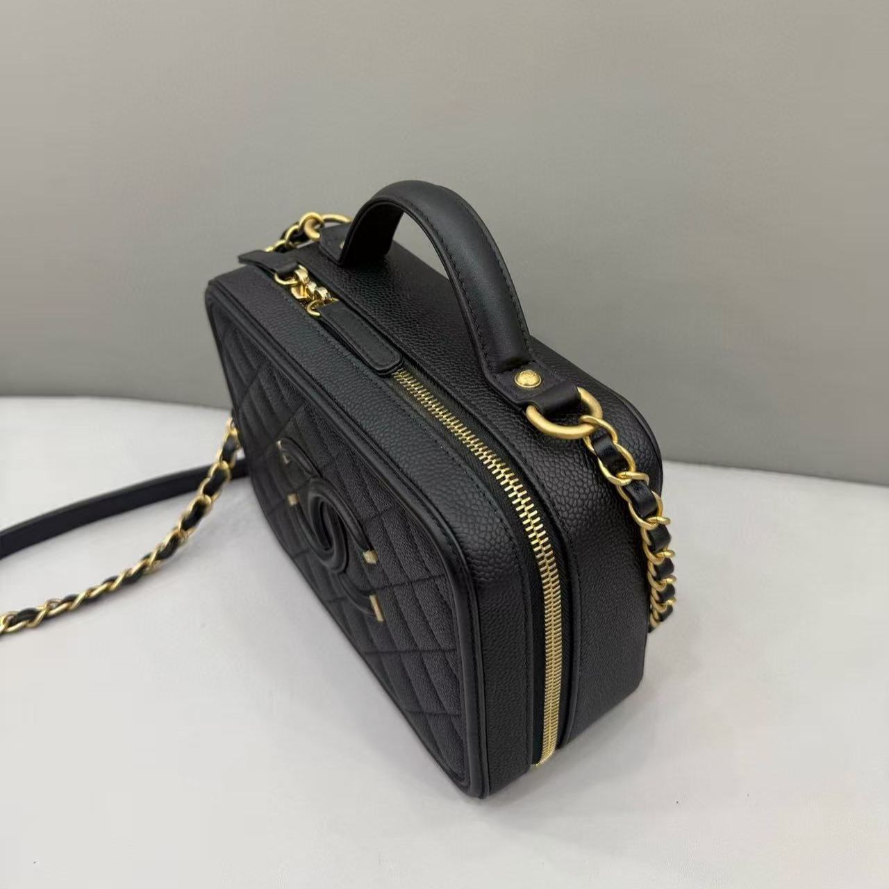 【#540】Pre-owned Chanel Vanity Case Medium Black Caviar Calfskin Shoulder Bag