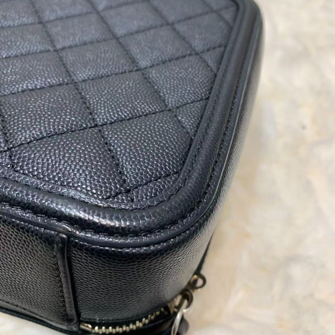 【#540】Pre-owned Chanel Vanity Case Medium Black Caviar Calfskin Shoulder Bag