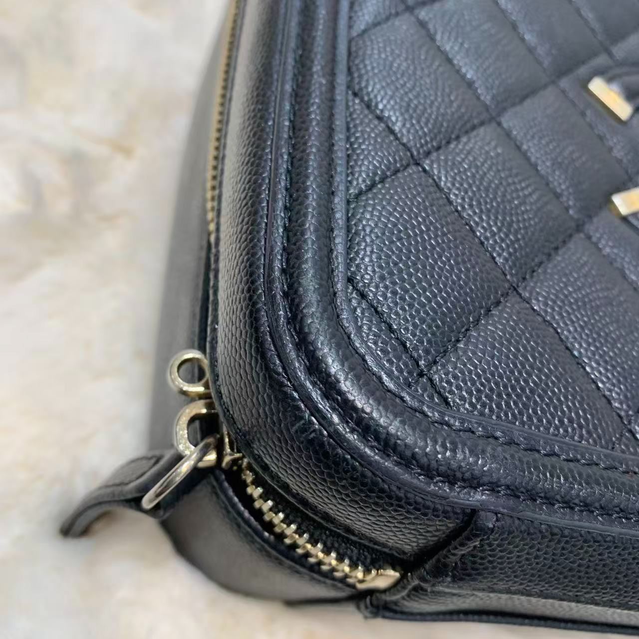 【#540】Pre-owned Chanel Vanity Case Medium Black Caviar Calfskin Shoulder Bag