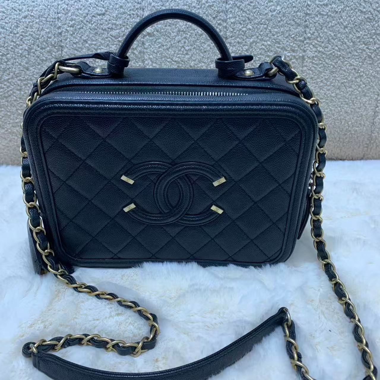 【#540】Pre-owned Chanel Vanity Case Medium Black Caviar Calfskin Shoulder Bag