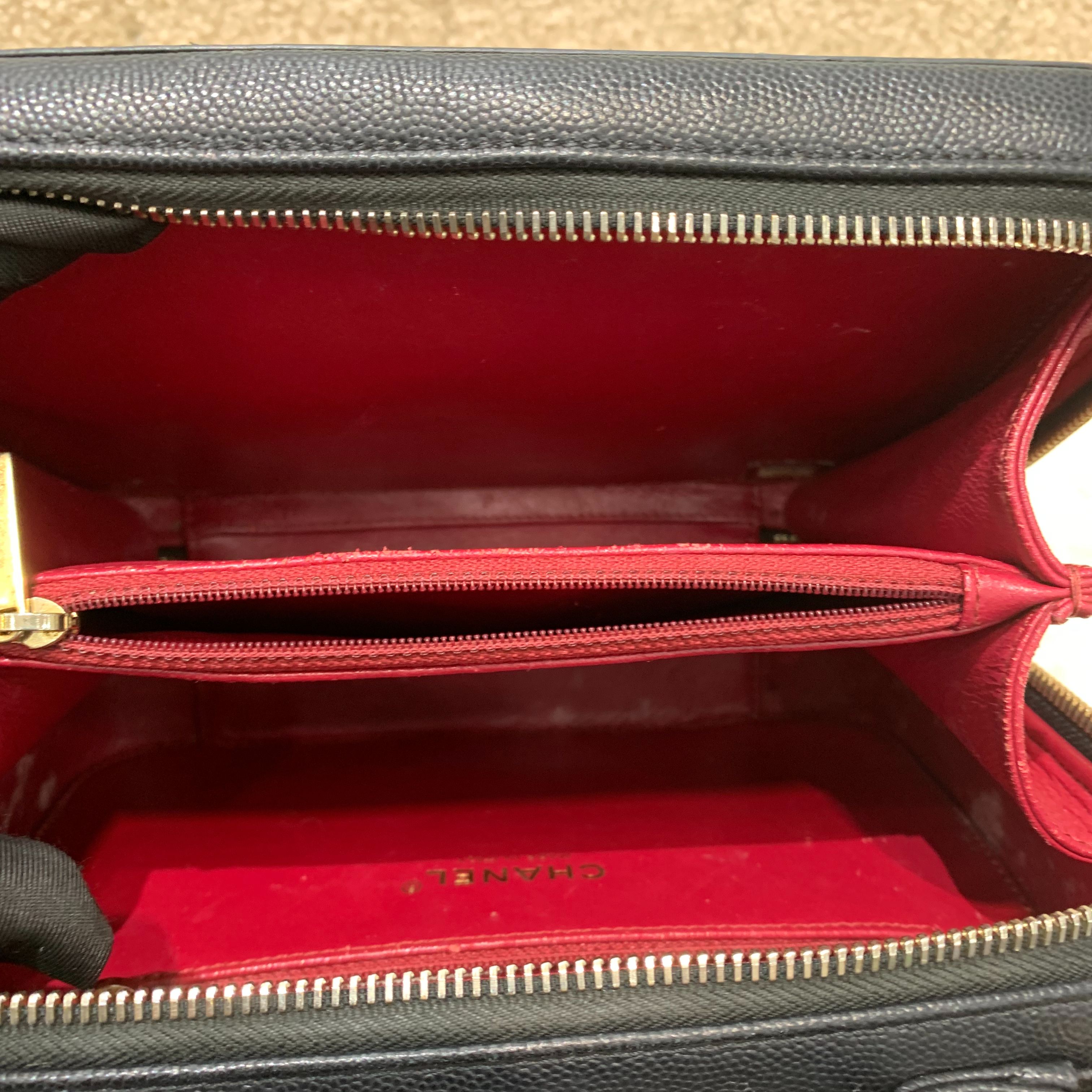 【#540】Pre-owned Chanel Vanity Case Medium Black Caviar Calfskin Shoulder Bag