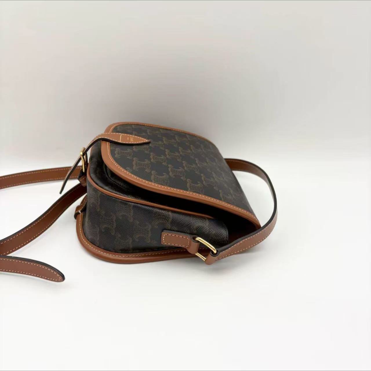 【#490】Pre-owned Celine Triomphe Folco Saddle Bag  Triomphe Canvas & Calfskin CrossbodyBags BJ1109904055 