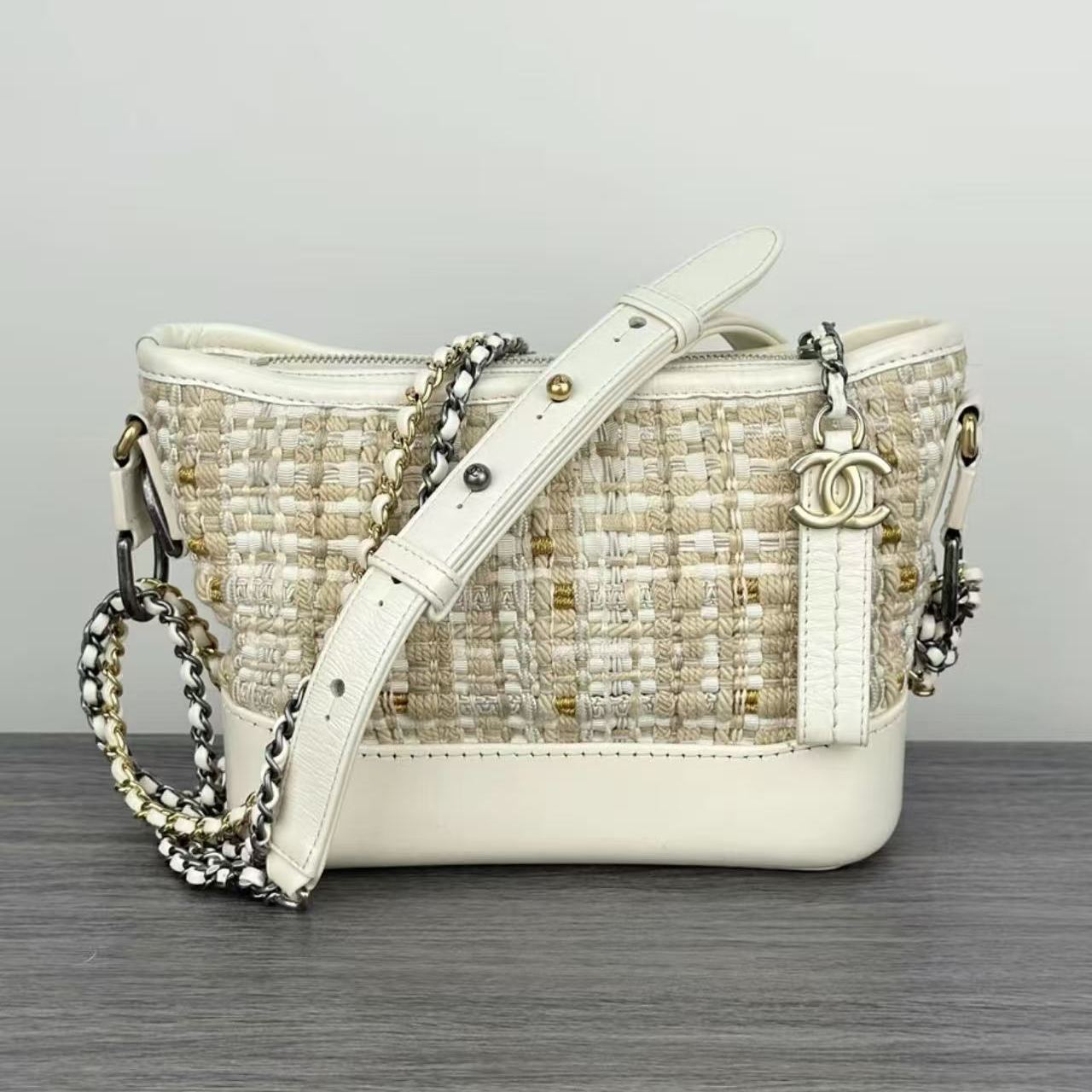 【#525】Pre-owned CHANEL Gabrielle Hobo Large Size in White and Beige Tweed Leather Calfskin Crossbody Bags BJ1101904085