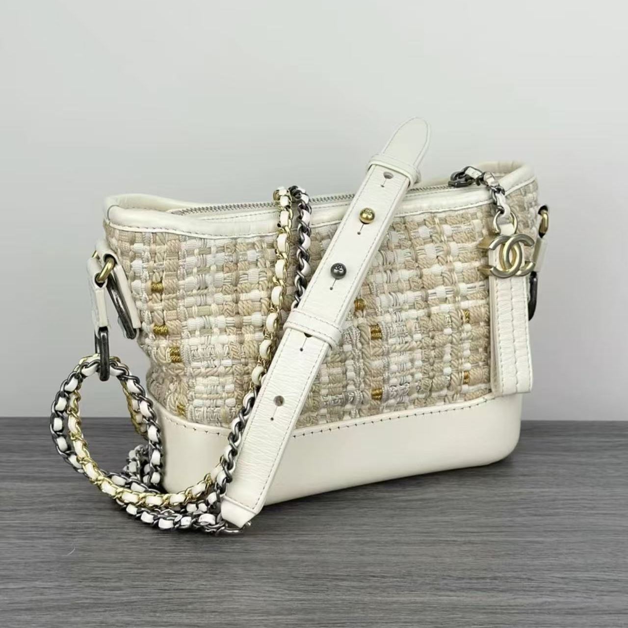 【#525】Pre-owned CHANEL Gabrielle Hobo Large Size in White and Beige Tweed Leather Calfskin Crossbody Bags BJ1101904085