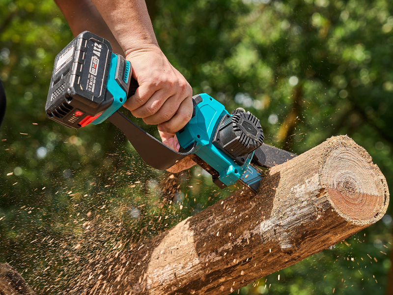 mini chainsaw cordless