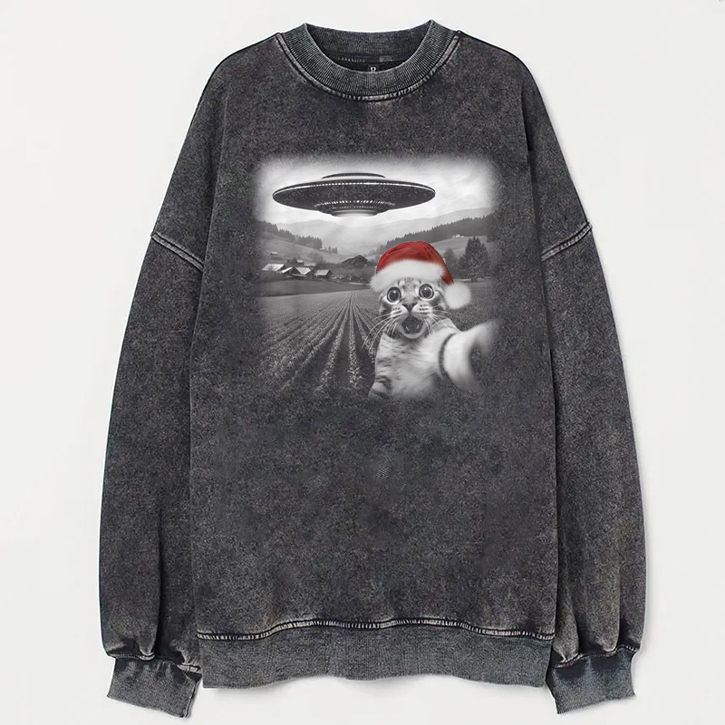 Christmas Cat Selfle With UFO Art Acid Wash Sweatshirt