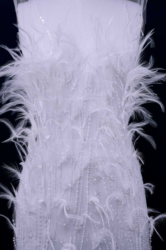 Elegant 3D Blossom Flowers Beaded Tulle Fabric with Undefiled Feathers Sparkling Sequins for Wedding Dress Bridal Gown