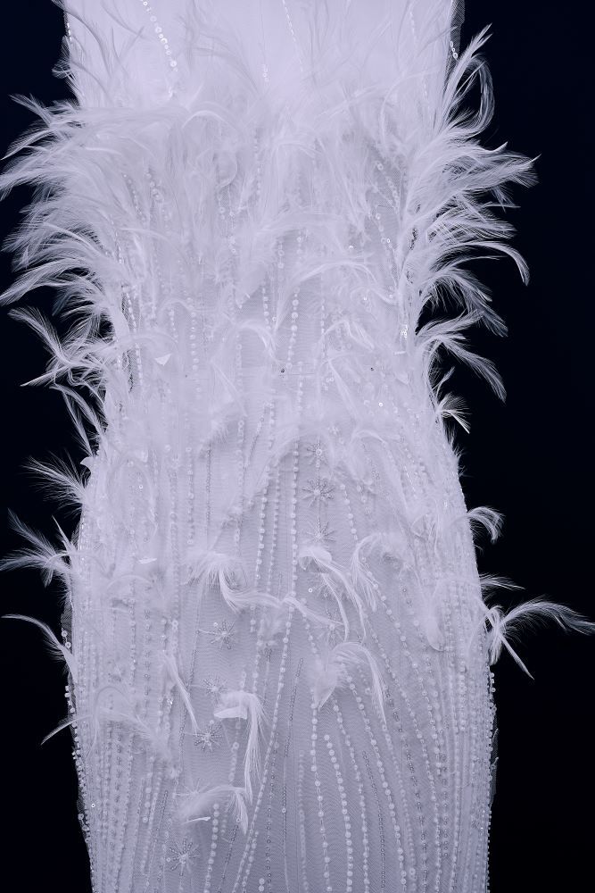 Elegant 3D Blossom Flowers Beaded Tulle Fabric with Undefiled Feathers Sparkling Sequins for Wedding Dress Bridal Gown