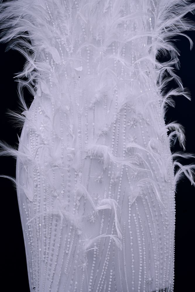 Elegant 3D Blossom Flowers Beaded Tulle Fabric with Undefiled Feathers Sparkling Sequins for Wedding Dress Bridal Gown