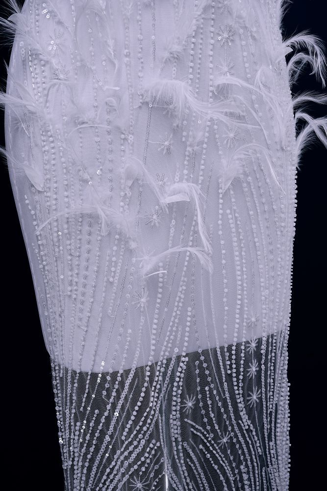 Elegant 3D Blossom Flowers Beaded Tulle Fabric with Undefiled Feathers Sparkling Sequins for Wedding Dress Bridal Gown